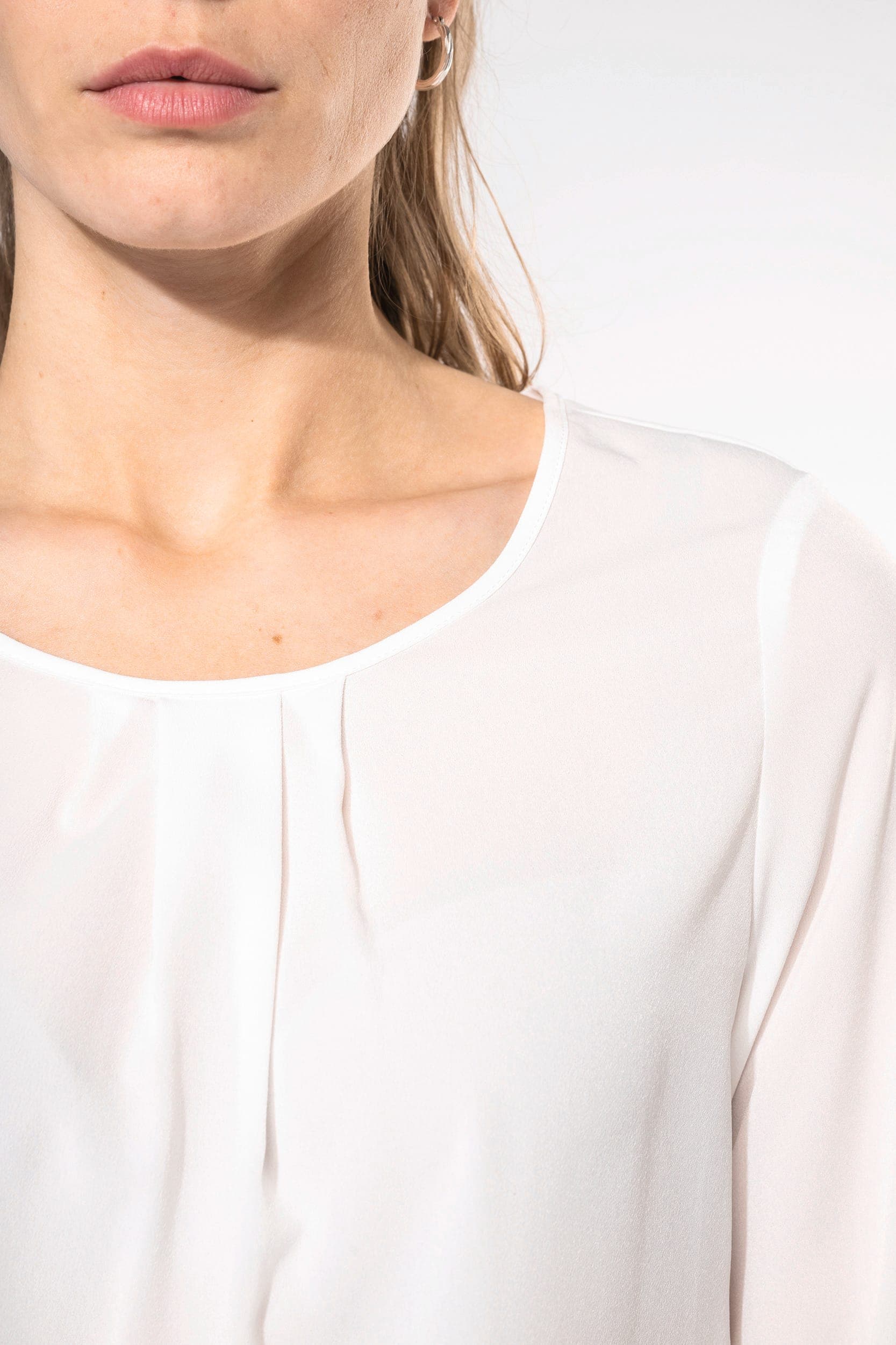 Blouse crêpe manches longues femme en situation