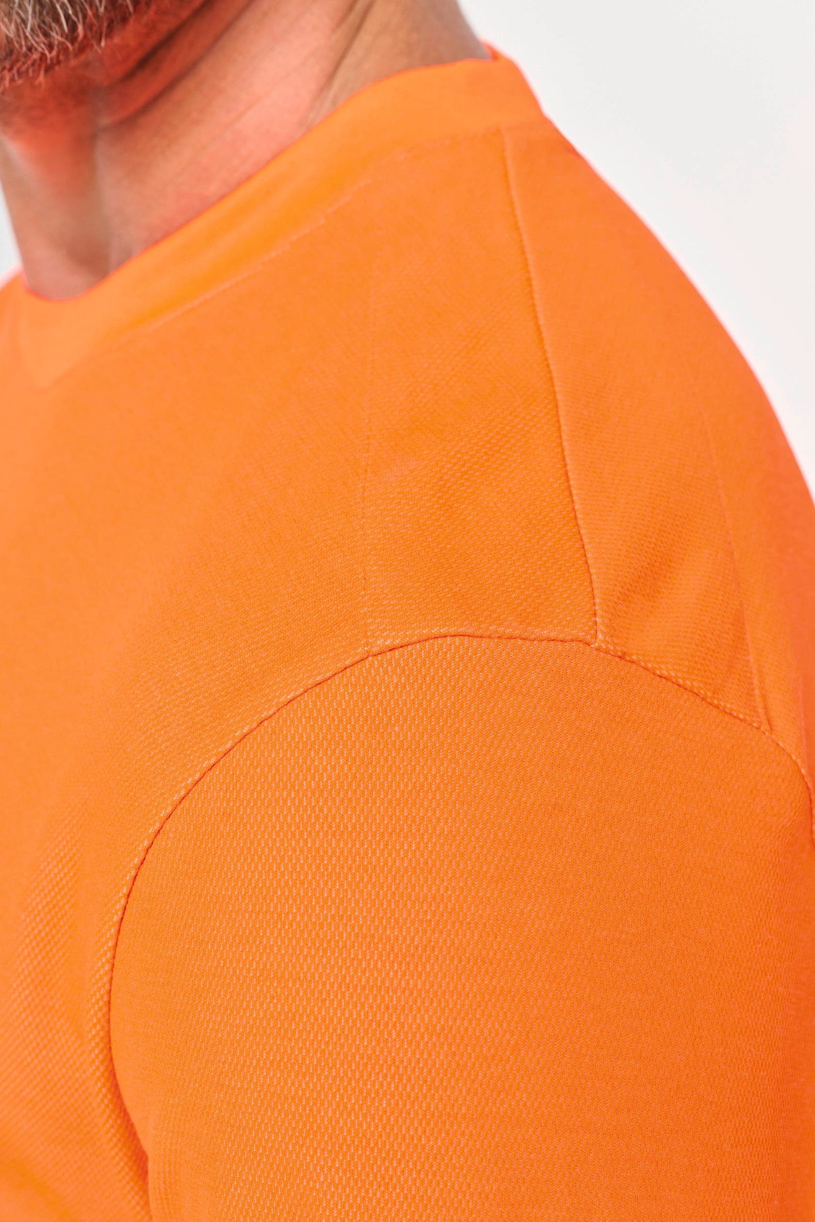 T-shirt unisexe écoresponsable manches longues coton/polyester en situation