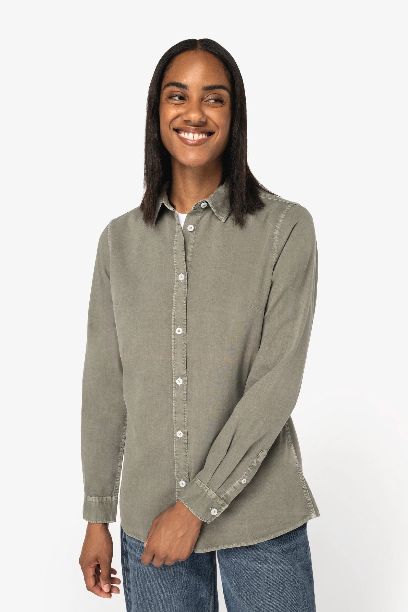 Chemise écoresponsable délavée femme en situation