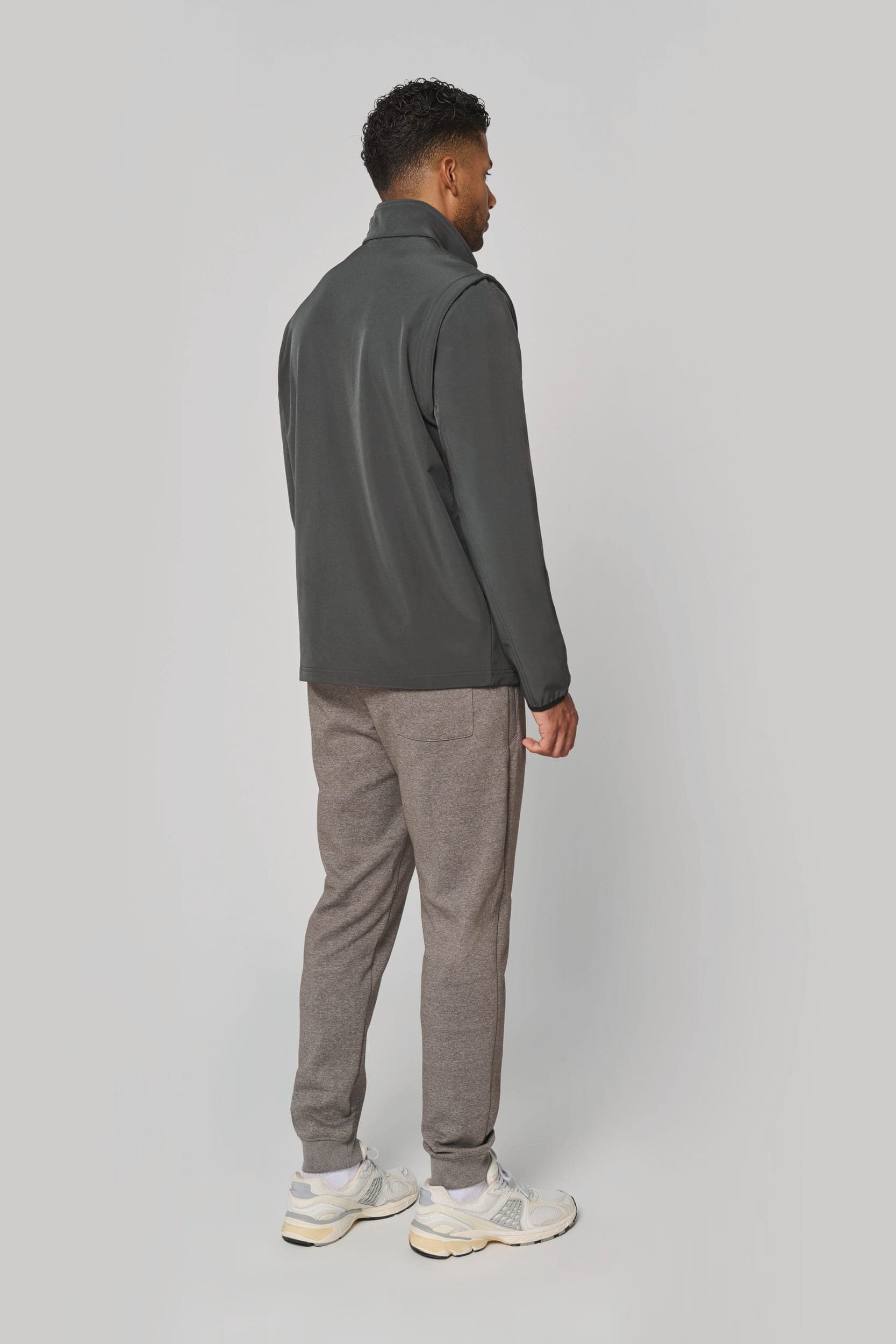 Veste softshell sport manches amovibles unisexe en situation