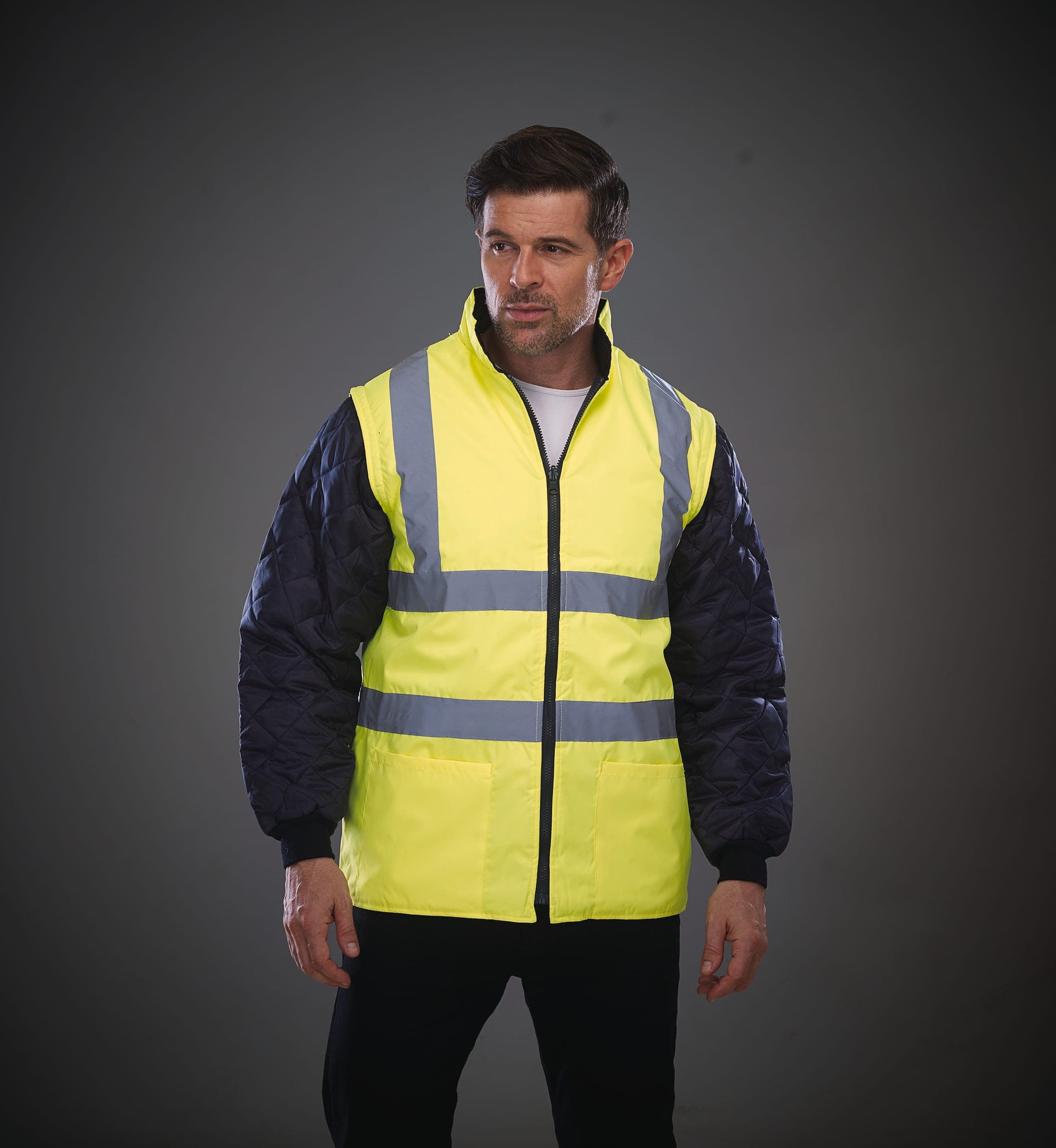 Veste matelassée haute visibilité avec manches détachables en situation
