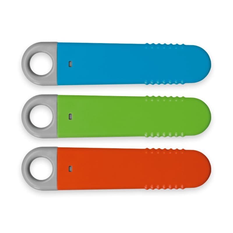 CUTTER PLASTIQUE A LAME AUTORETRACTABLE en situation