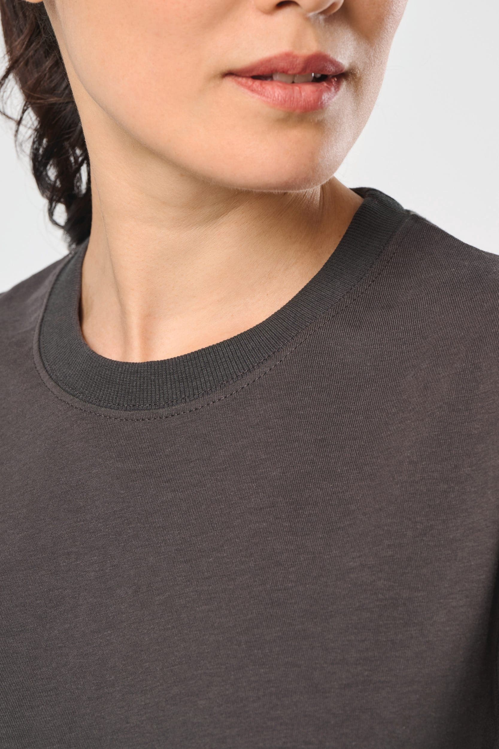 T-shirt écoresponsable manches longues unisexe en situation