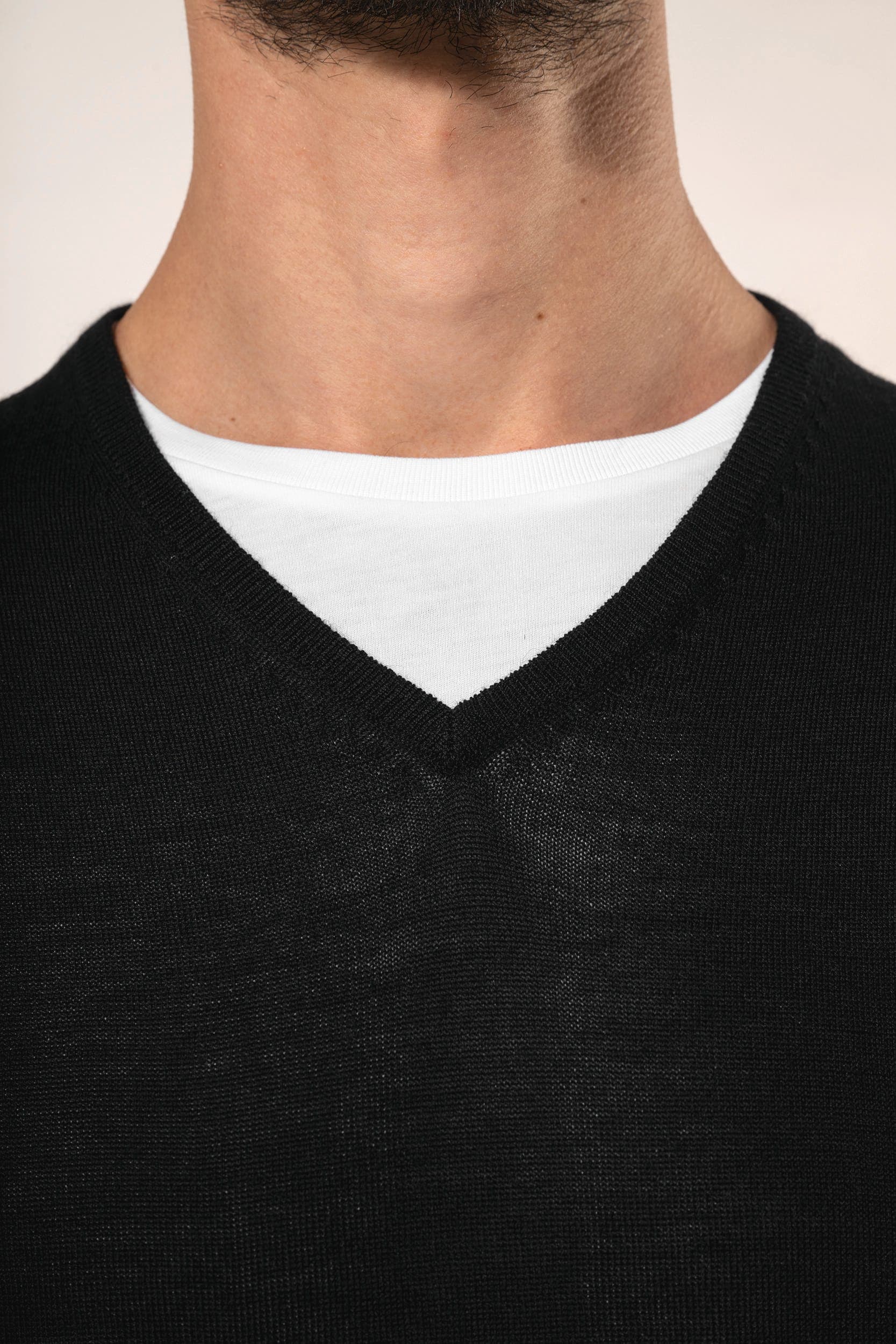 Pull Mérinos col V homme en situation