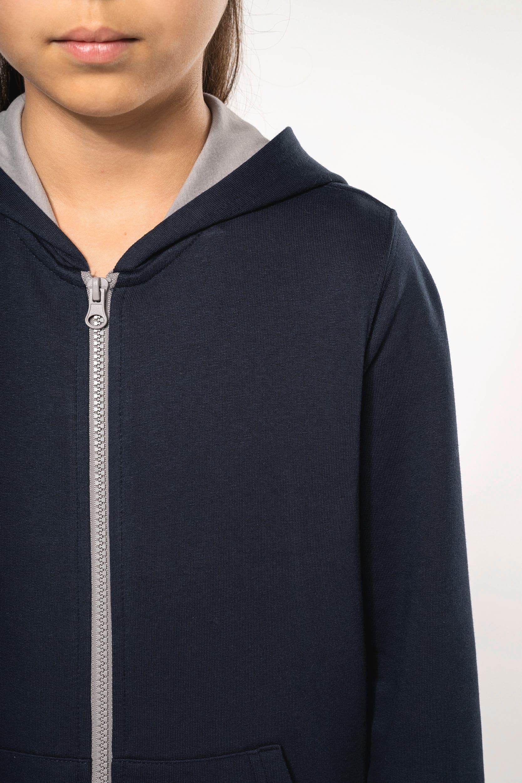 Sweat-shirt zippé capuche enfant en situation