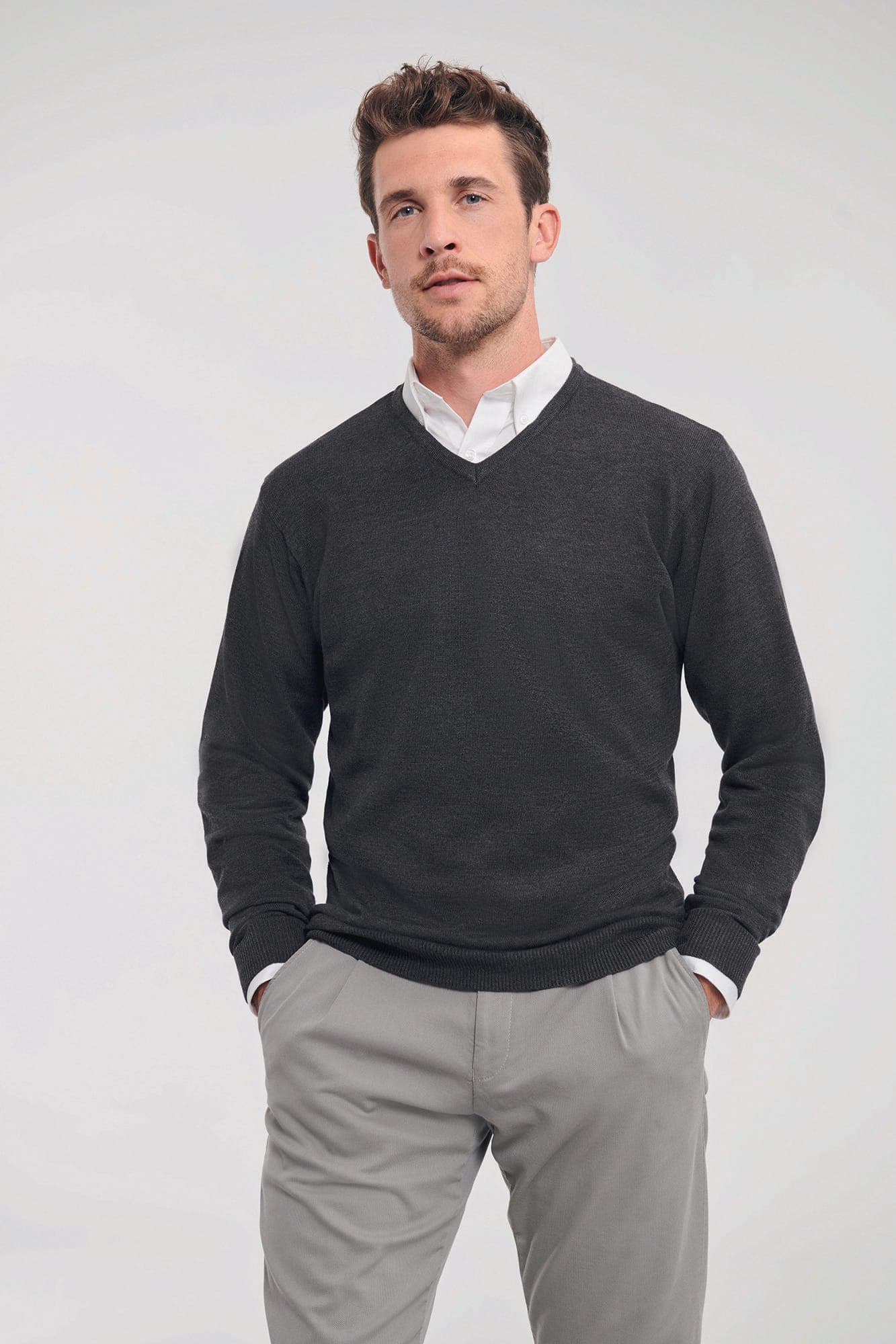 Pullover homme col v en situation