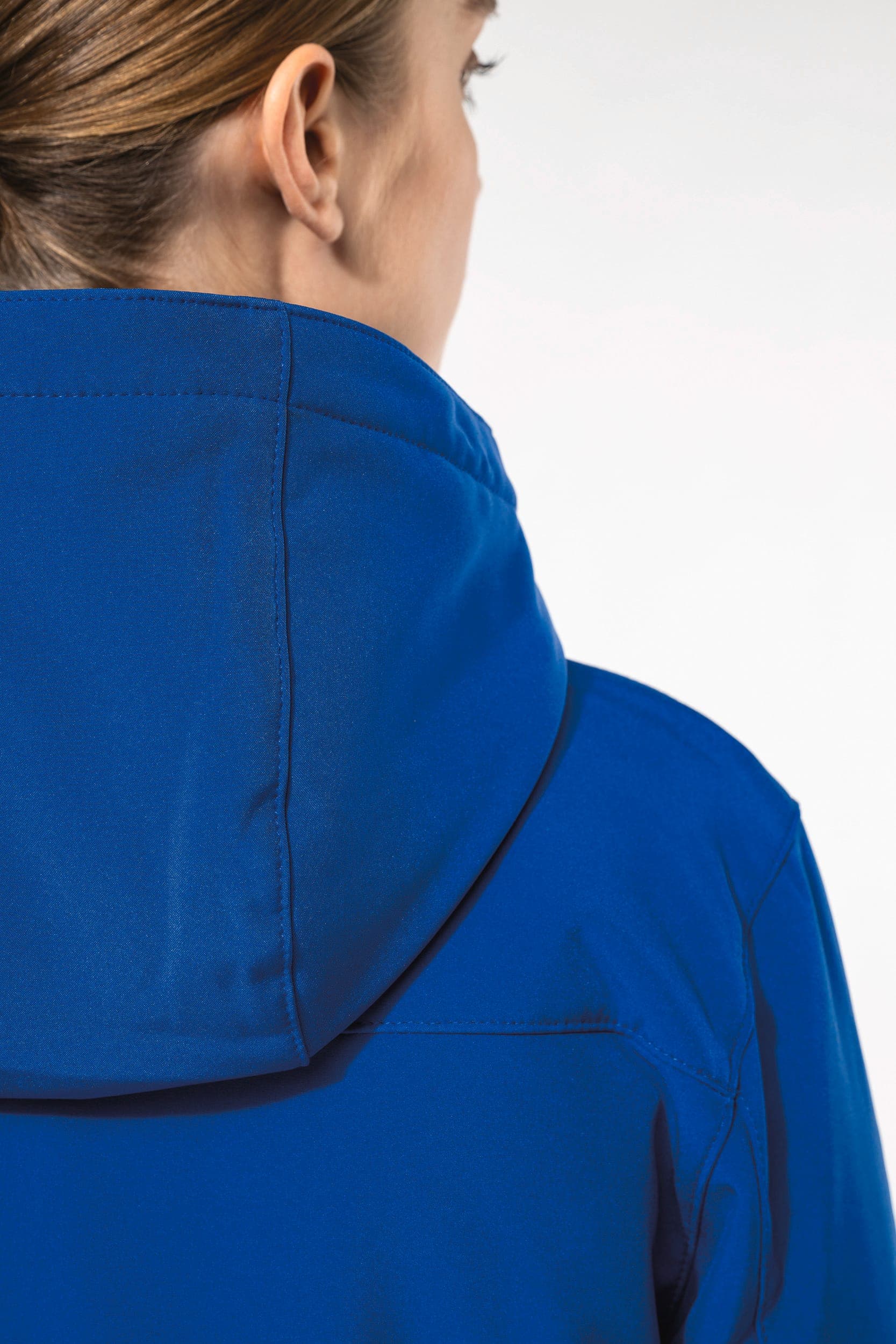Parka softshell doublée capuche femme en situation