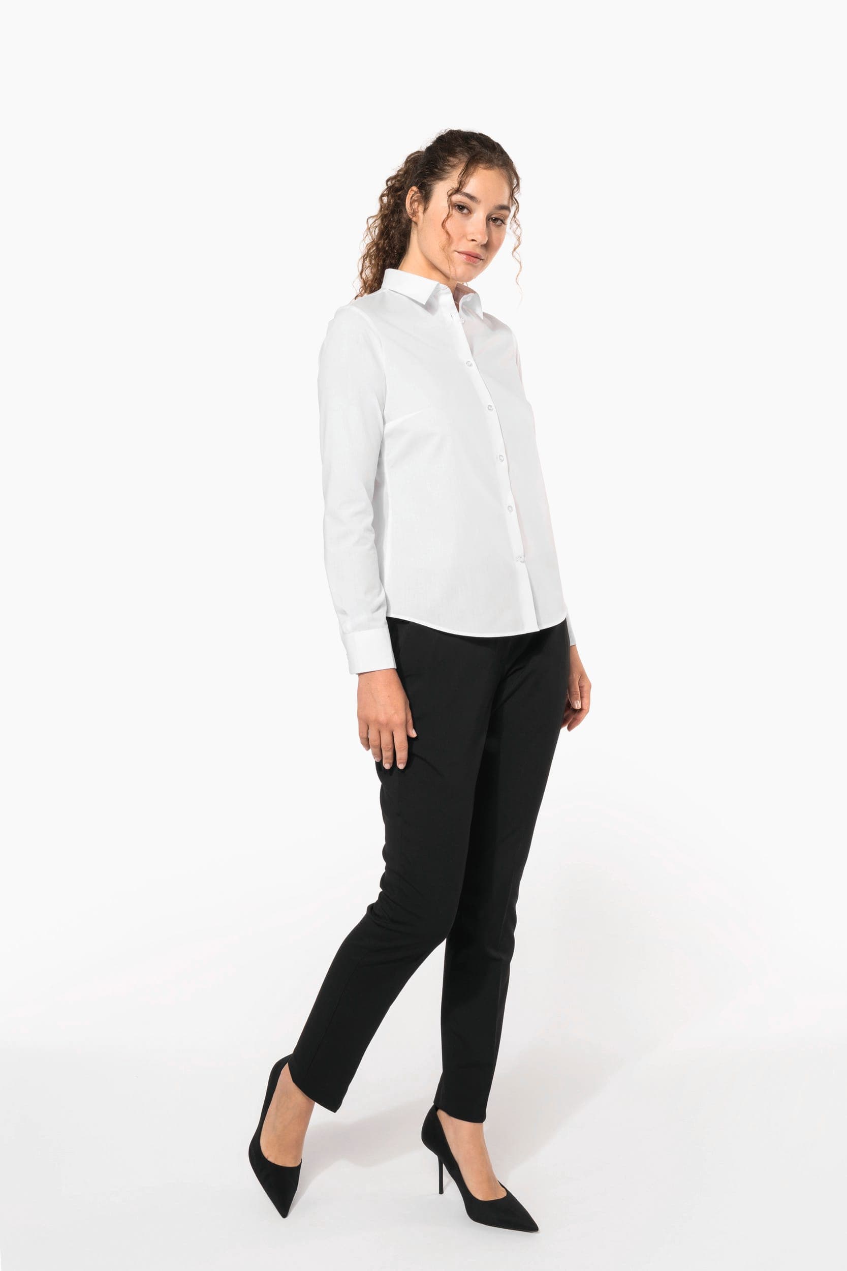 Chemise popeline polycoton sans poche entretien facile femme en situation
