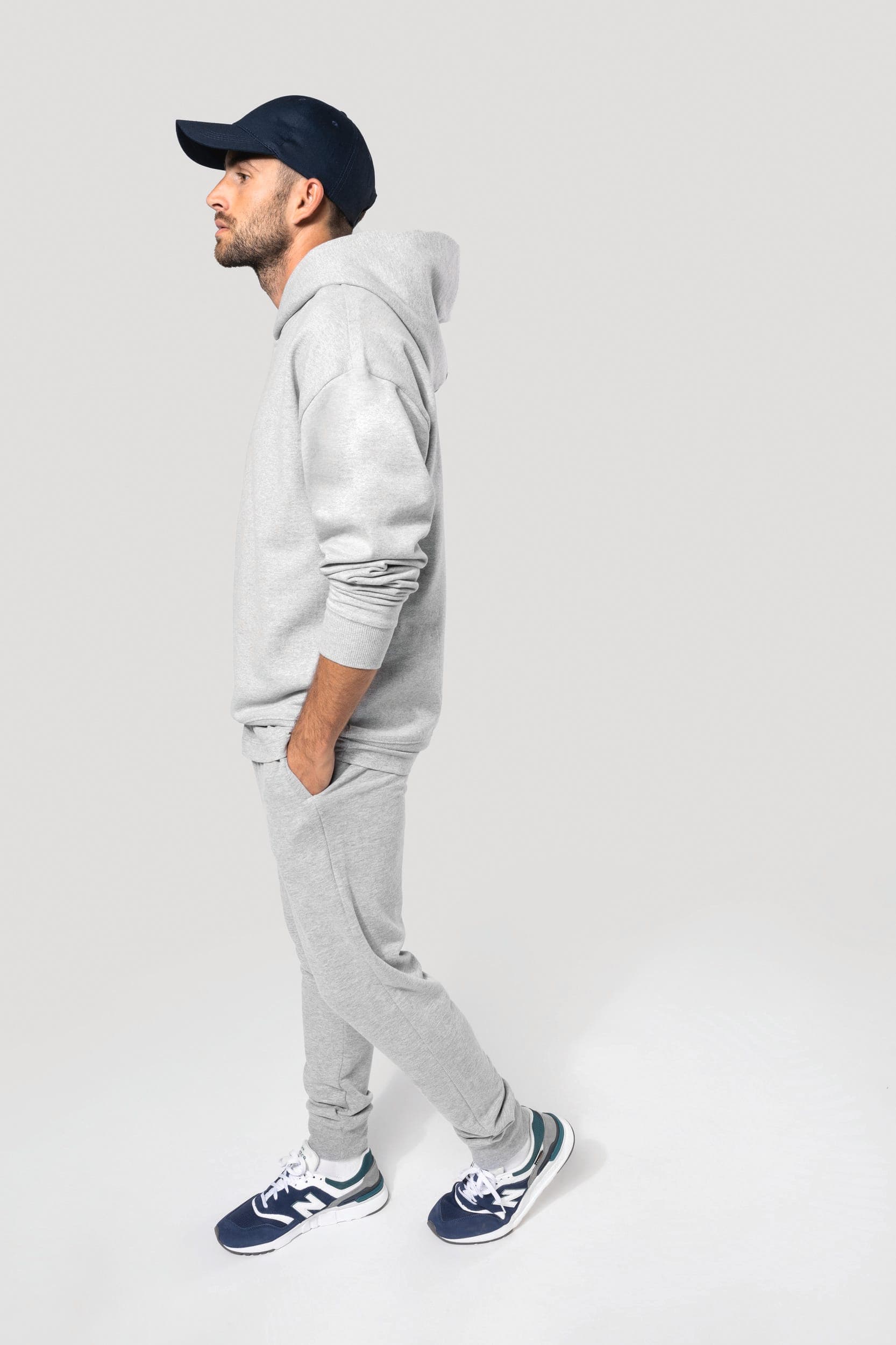 Pantalon molleton non gratté écoresponsable homme en situation