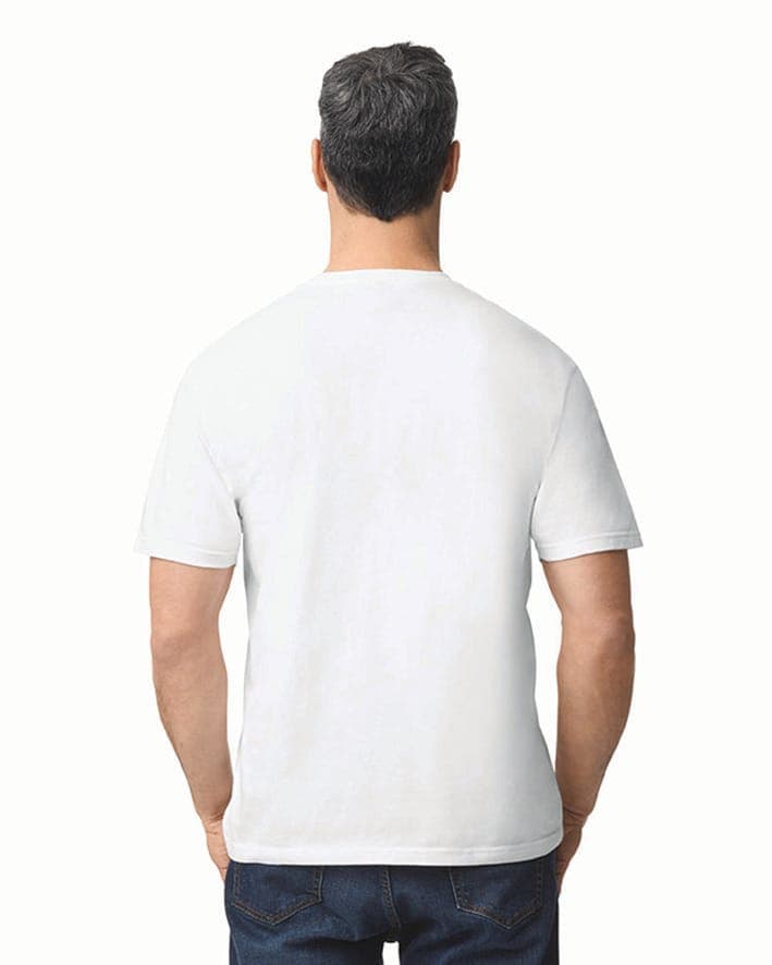 T-shirt homme softstyle midweight en situation