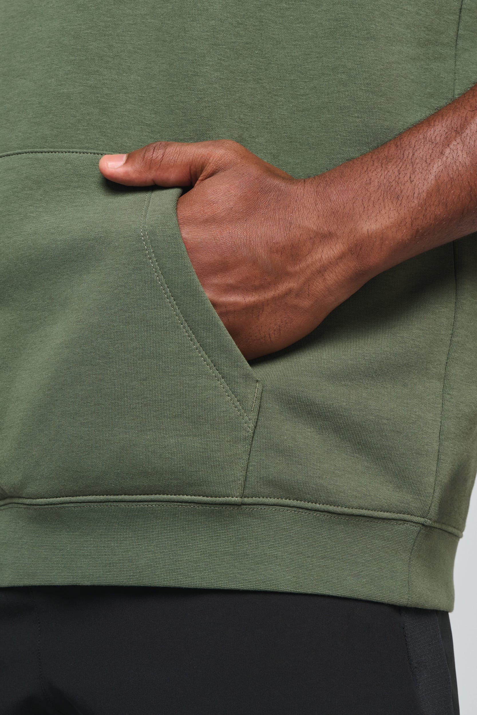 Sweat-shirt à capuche sans manches unisexe en situation