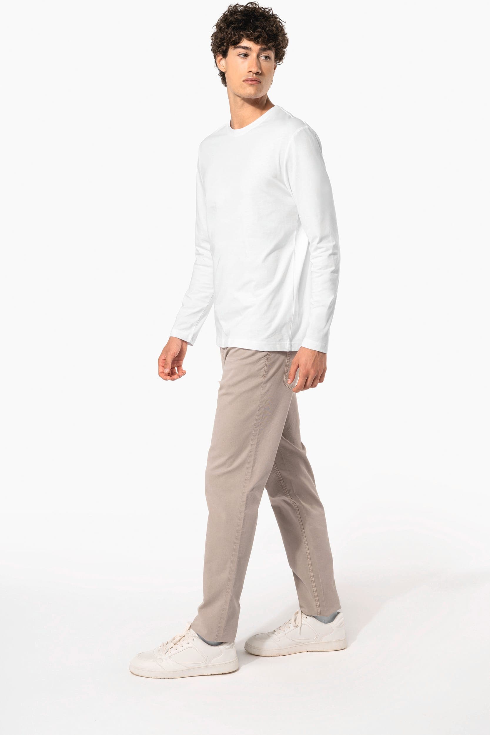 Pantalon 5 poches homme en situation