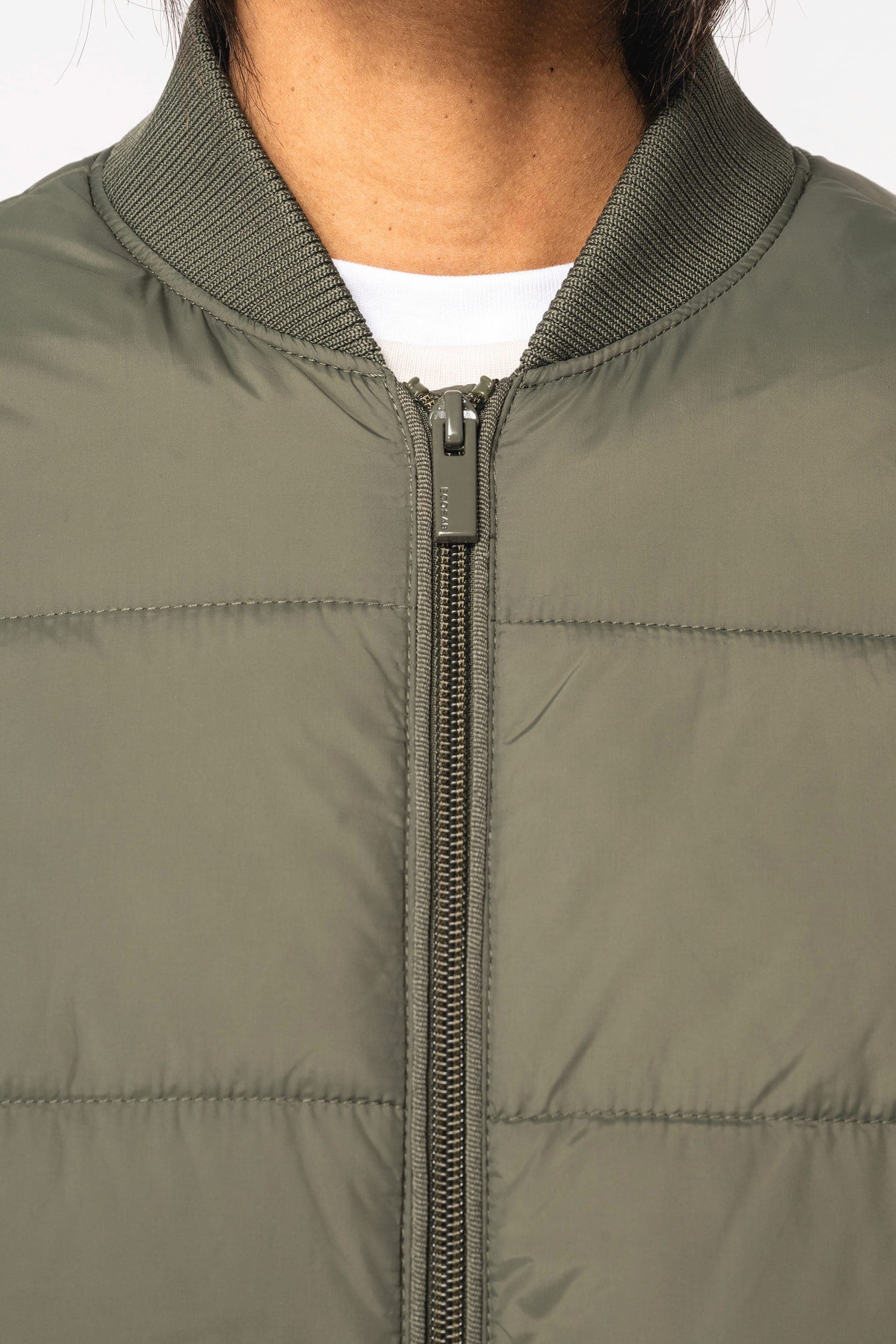 Veste matelassée écoresponsable à col teddy unisexe en situation