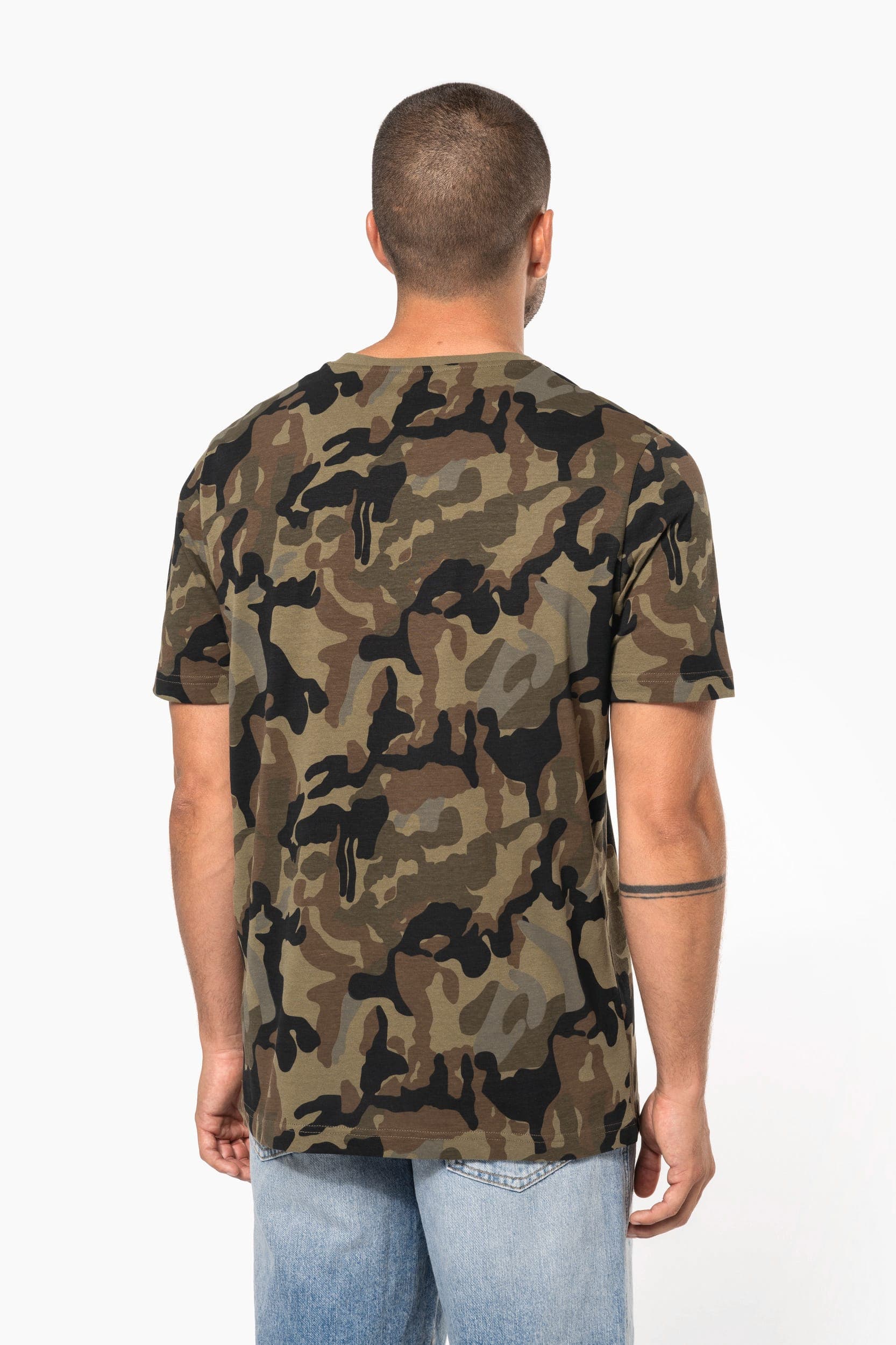 T-shirt camo manches courtes homme en situation