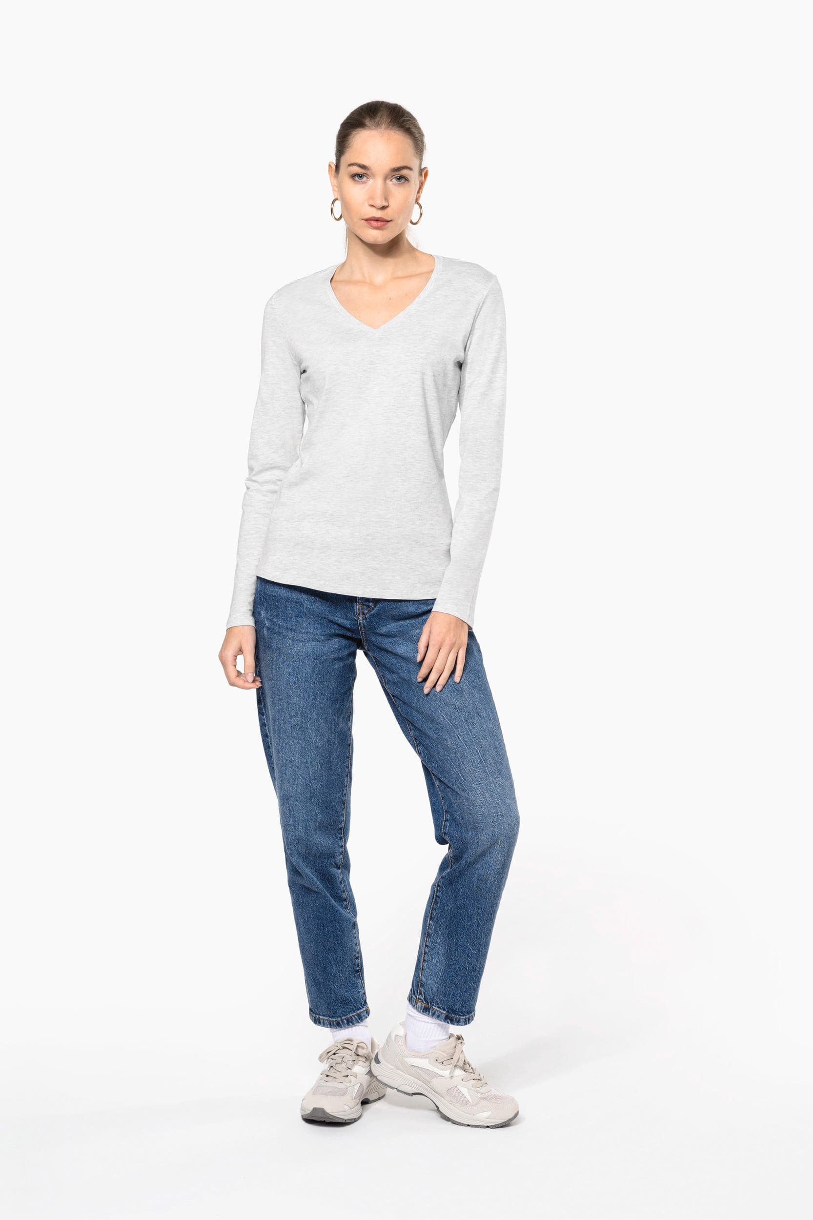 T-shirt col V manches longues femme en situation