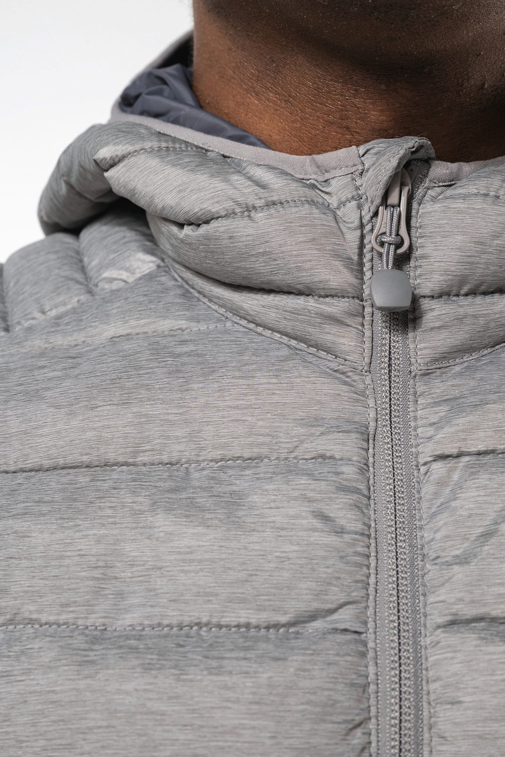 Doudoune légère capuche homme en situation