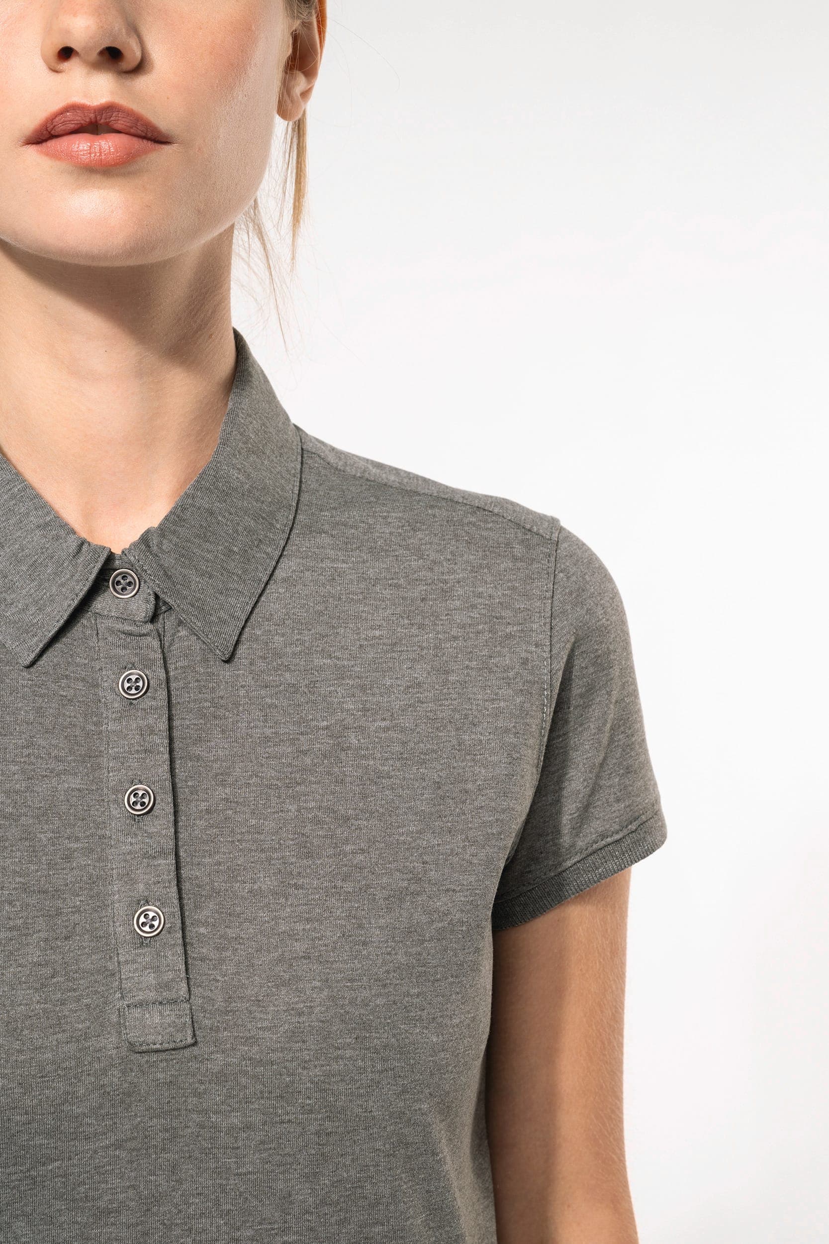 Polo jersey manches courtes femme en situation