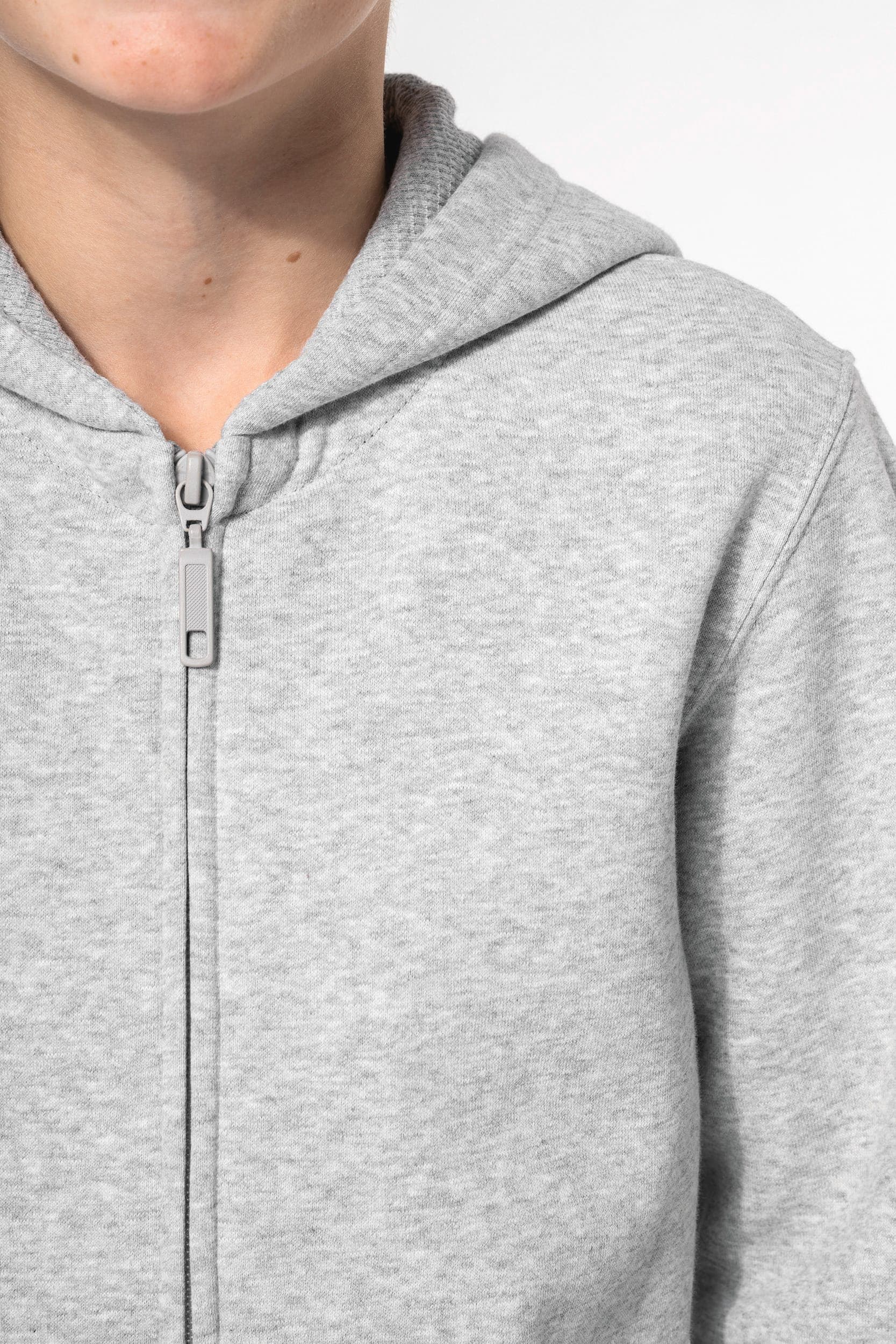 Sweat-shirt recyclé zippé à capuche enfant en situation