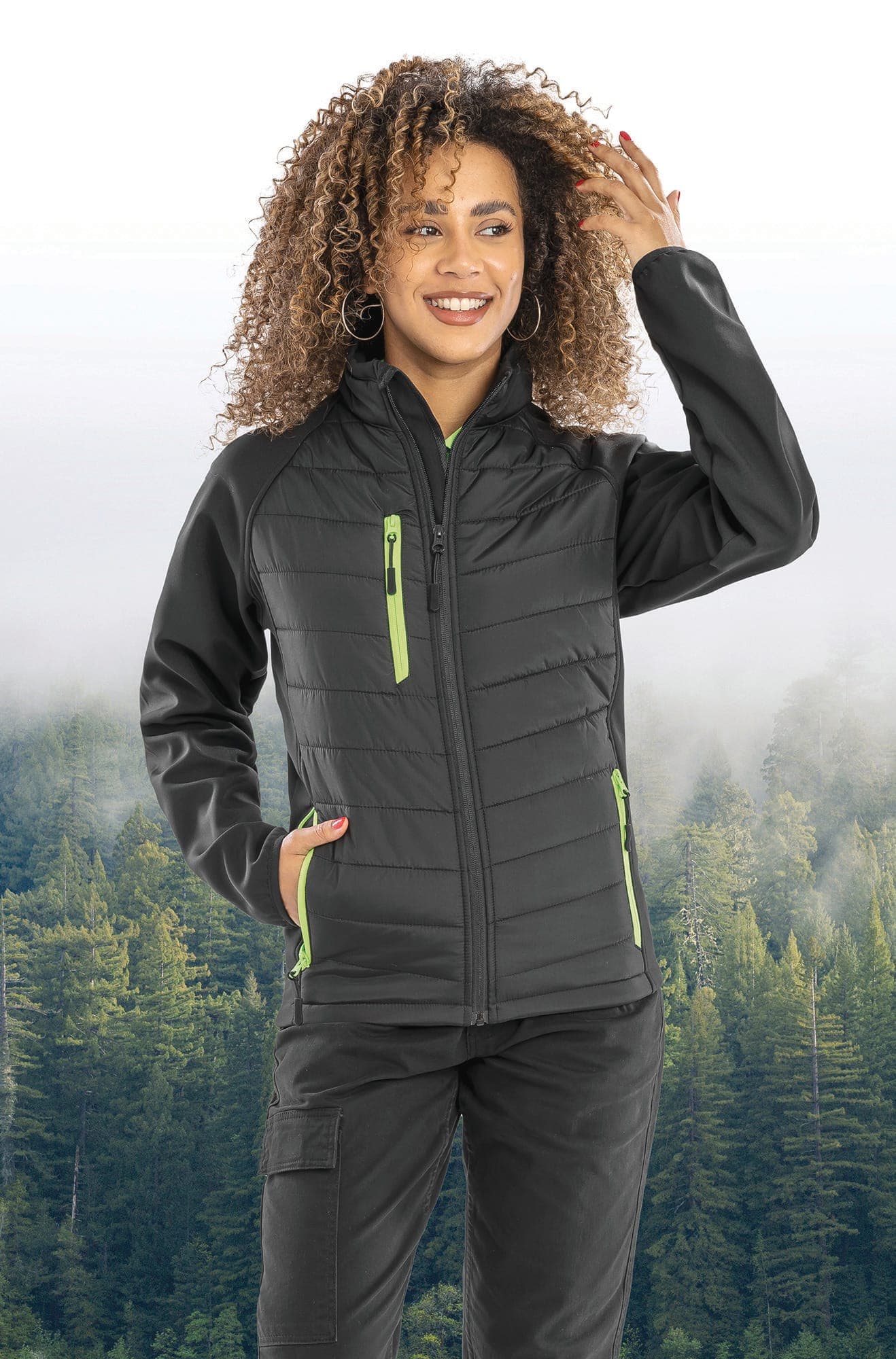 Veste softshell rembourrée black compass recyclée en situation