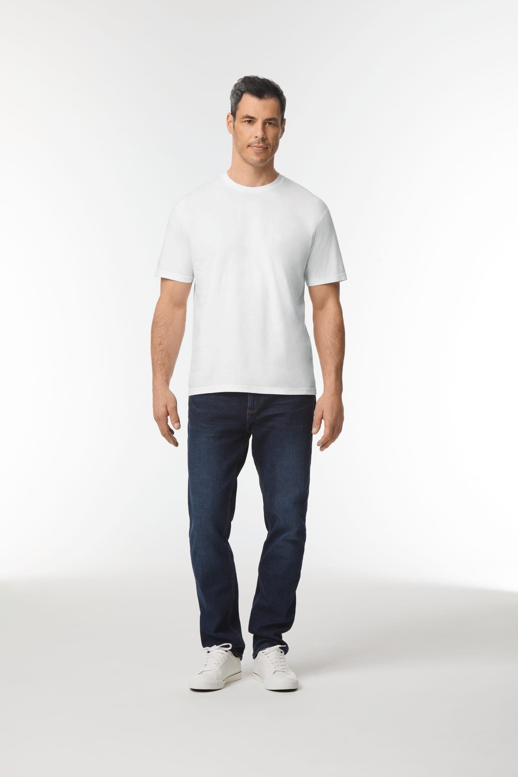 T-shirt homme softstyle midweight en situation