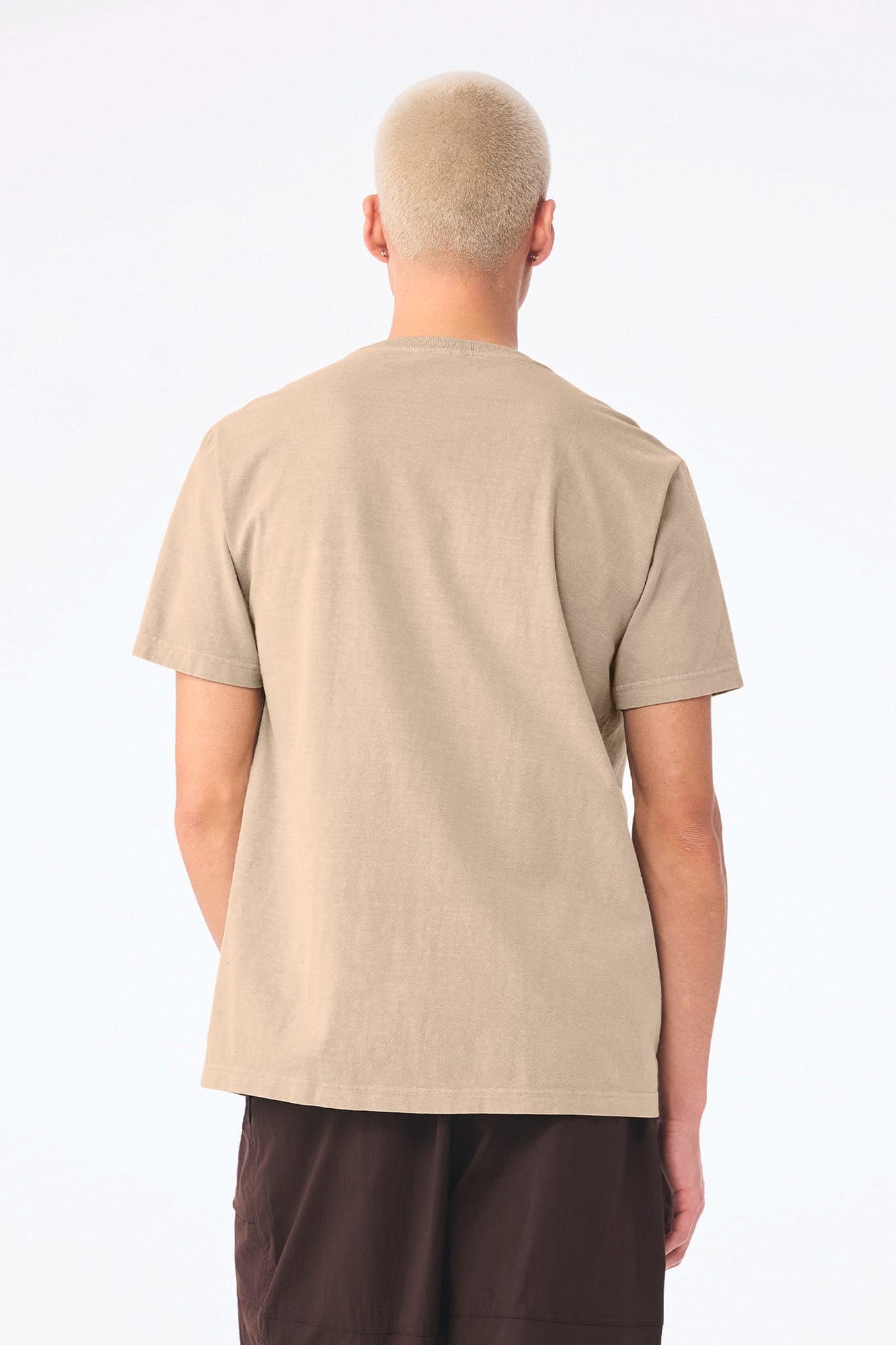 T-shirt délavé épais unisexe en situation