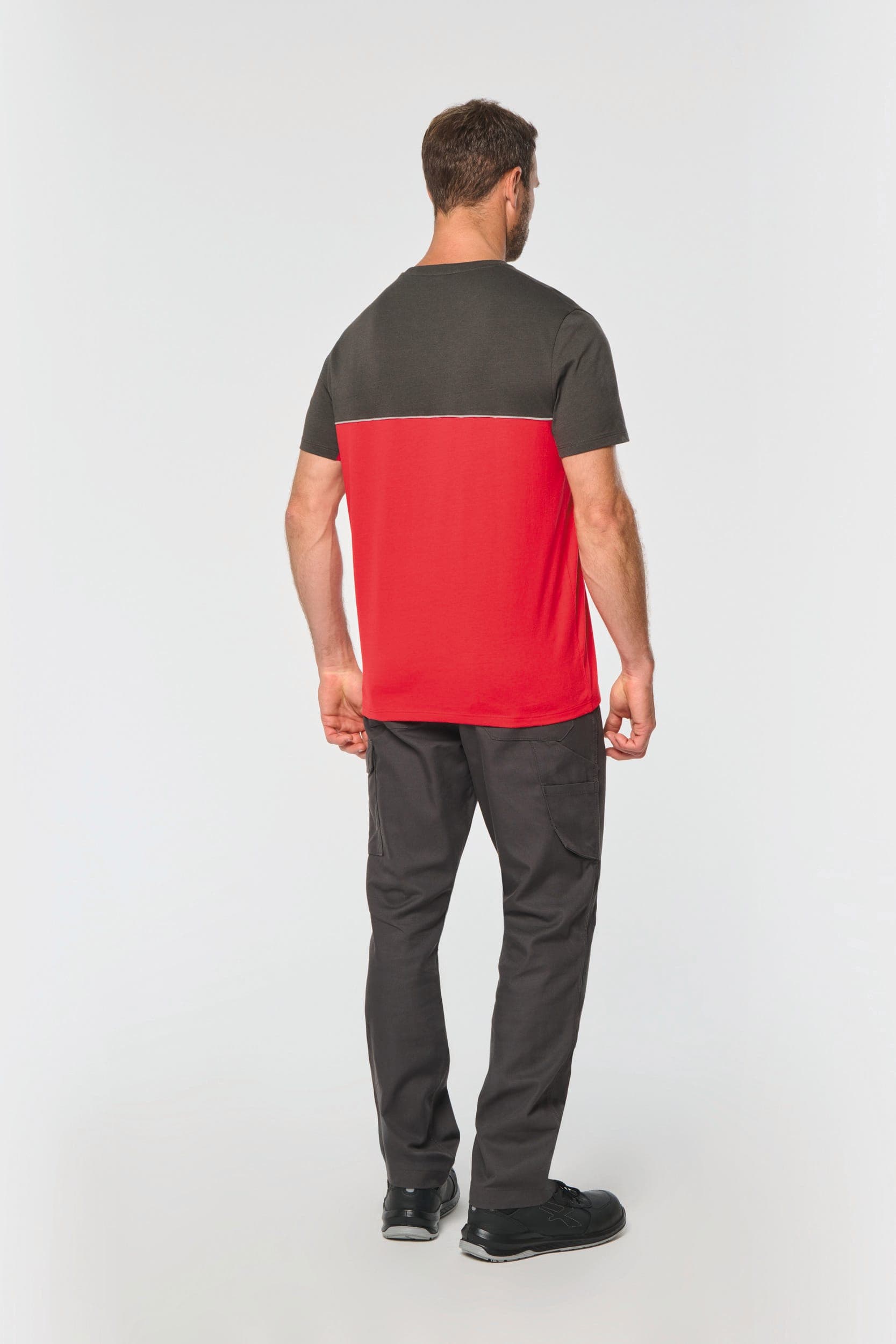 T-shirt bicolore écoresponsable manches courtes unisexe en situation