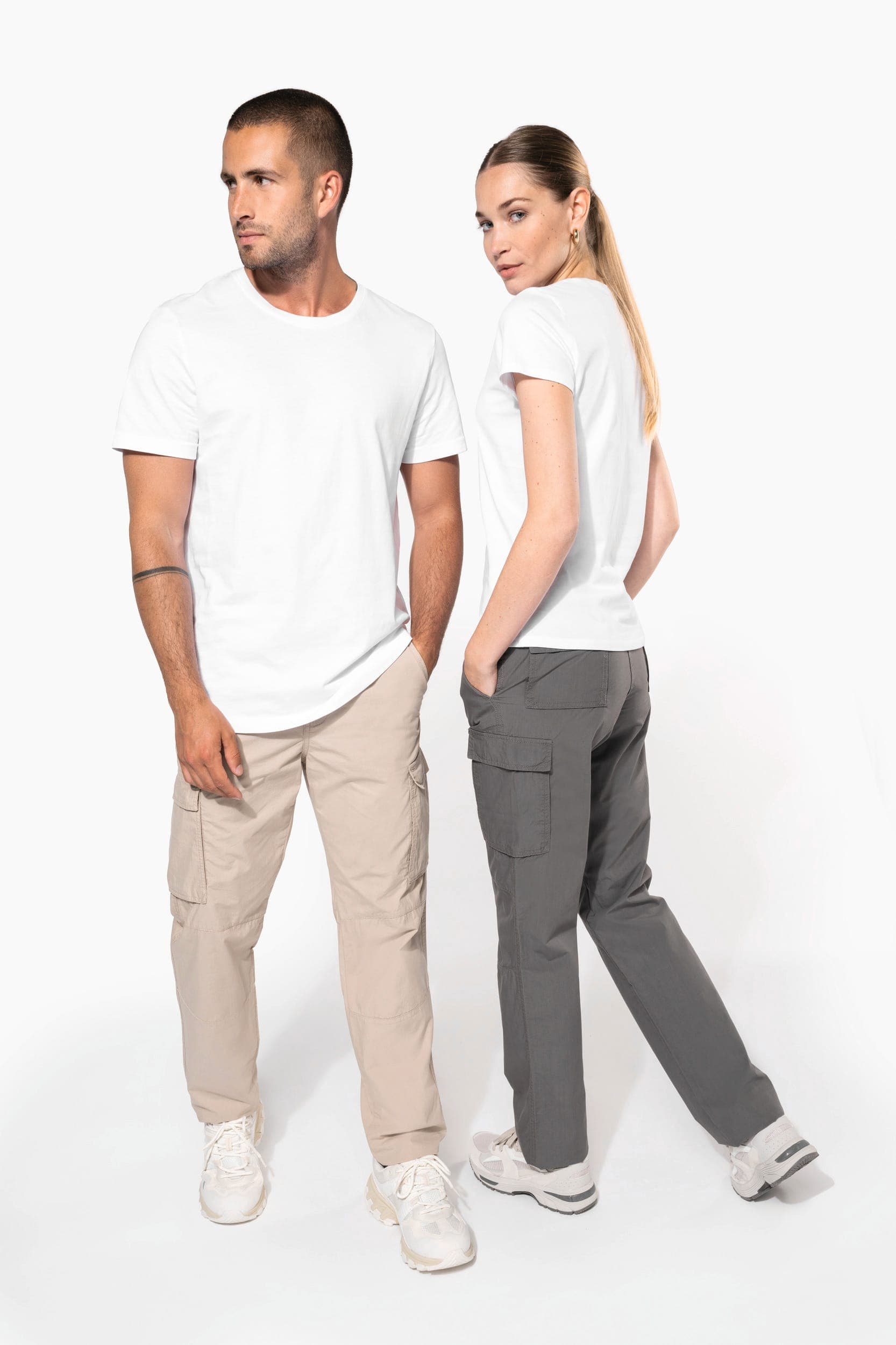 Pantalon léger multipoches femme en situation