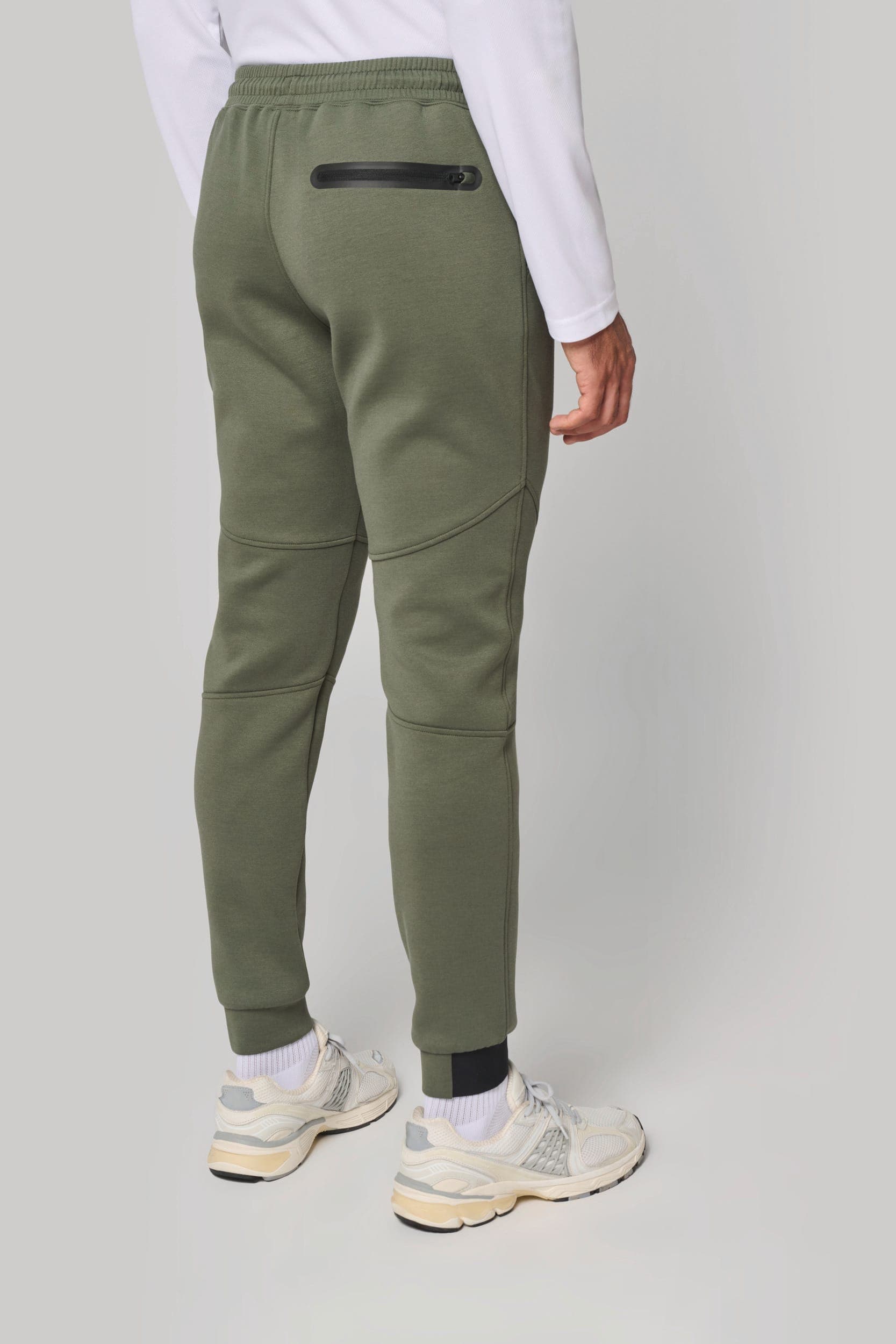 Pantalon performance homme en situation
