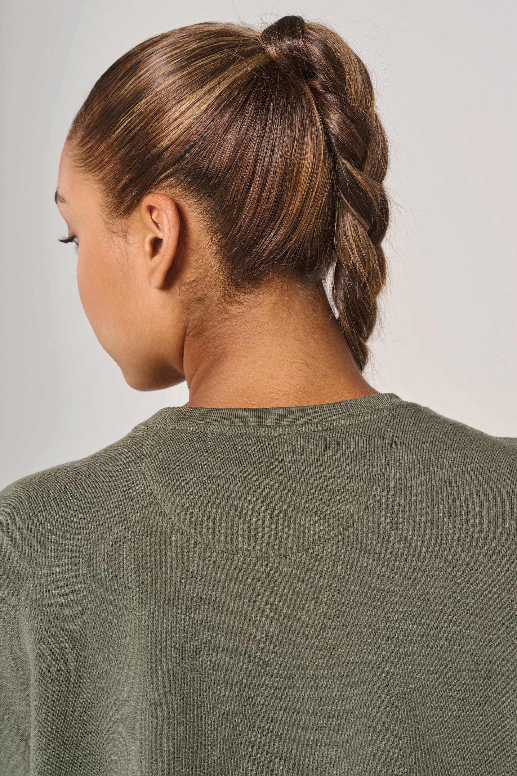 Sweat-shirt crop col rond femme en situation
