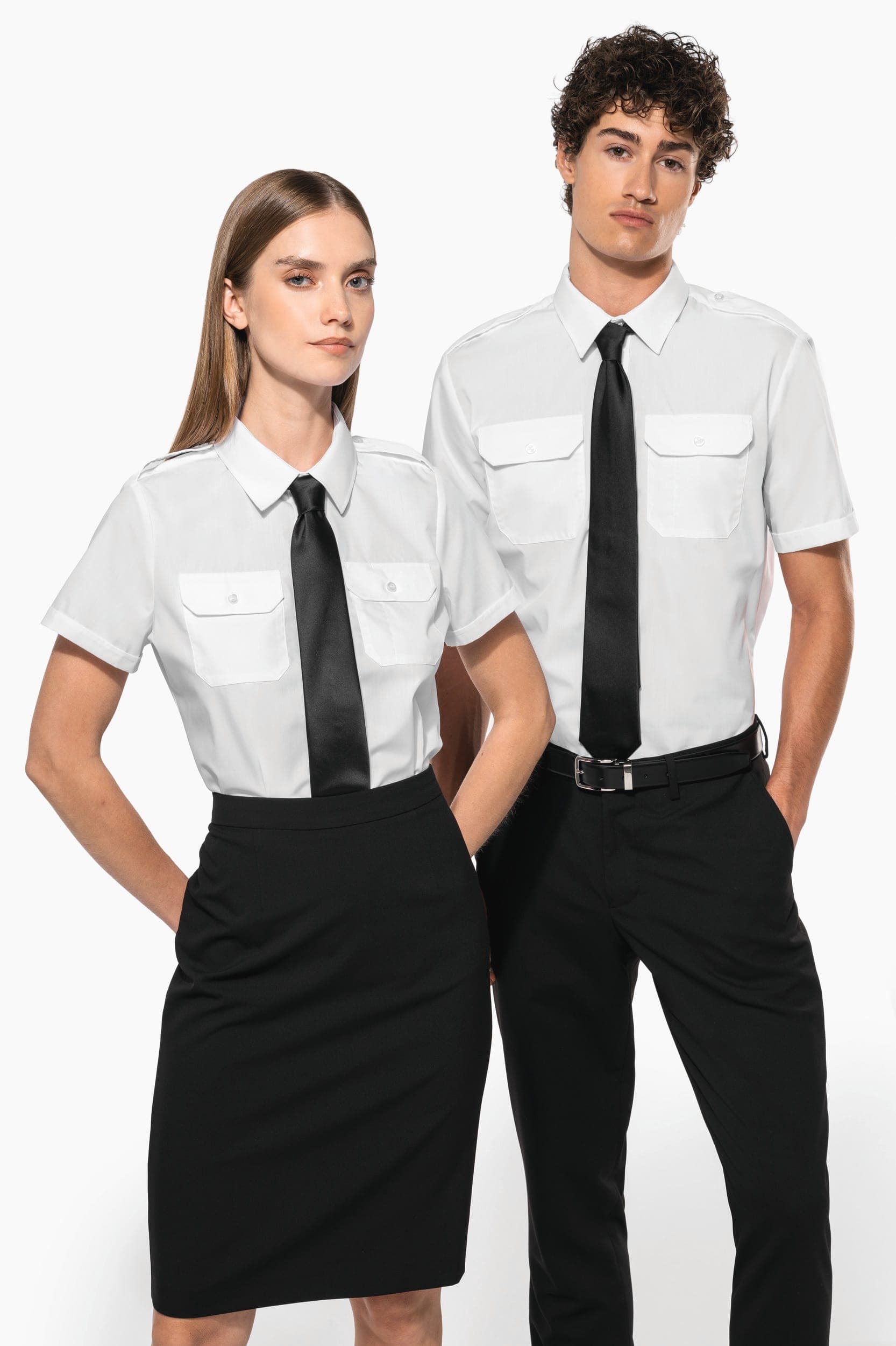 Chemise pilote manches courtes femme en situation