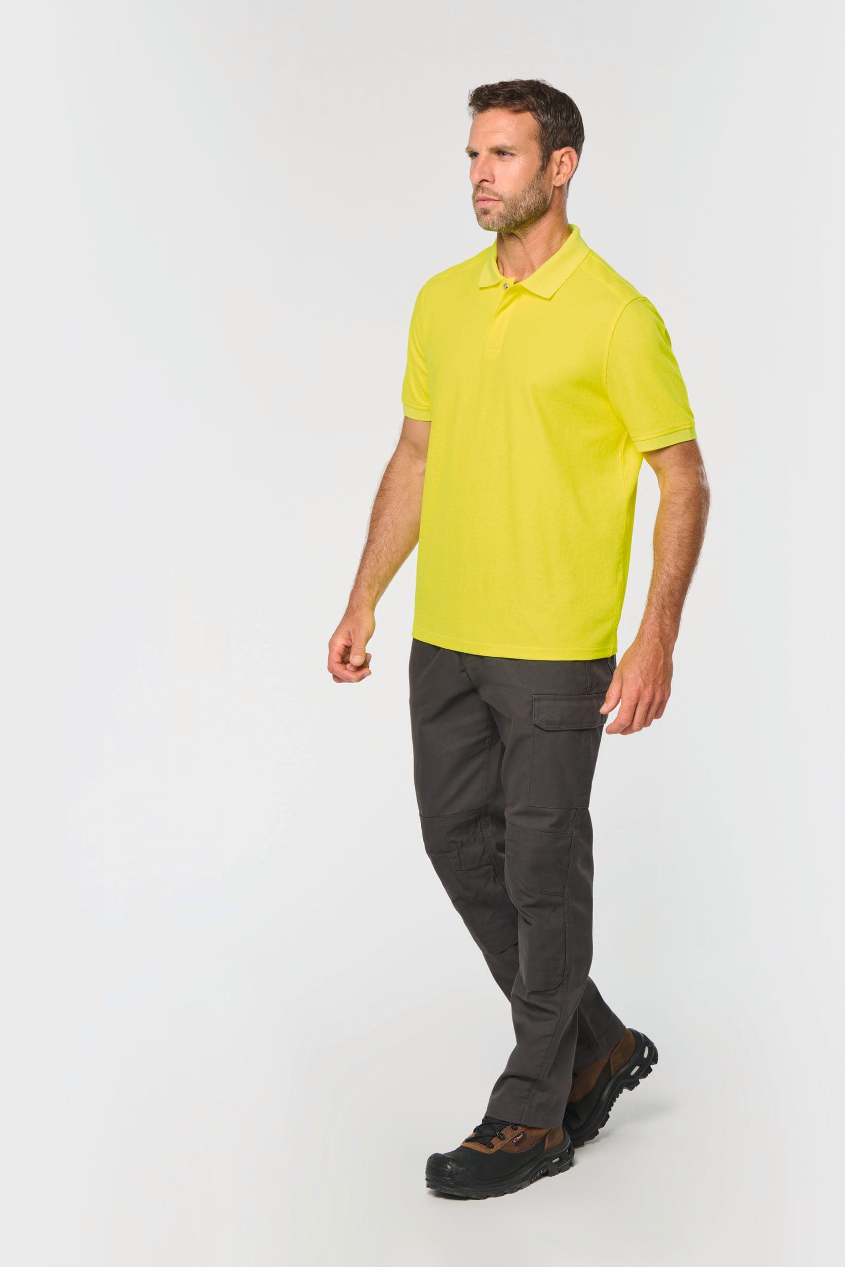 Polo unisexe écoresponsable coton/polyester en situation