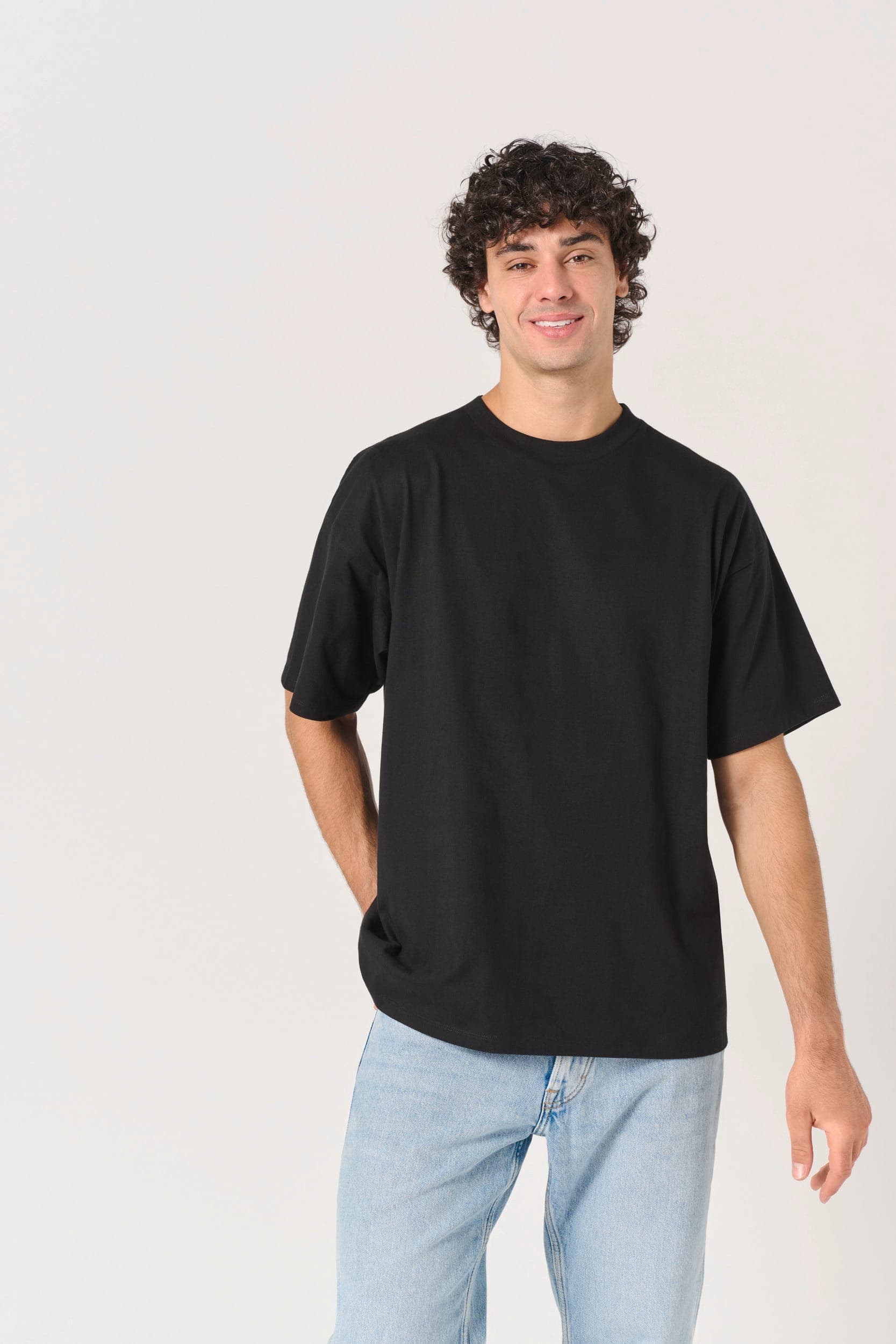 T-shirt oversize unisexe en situation