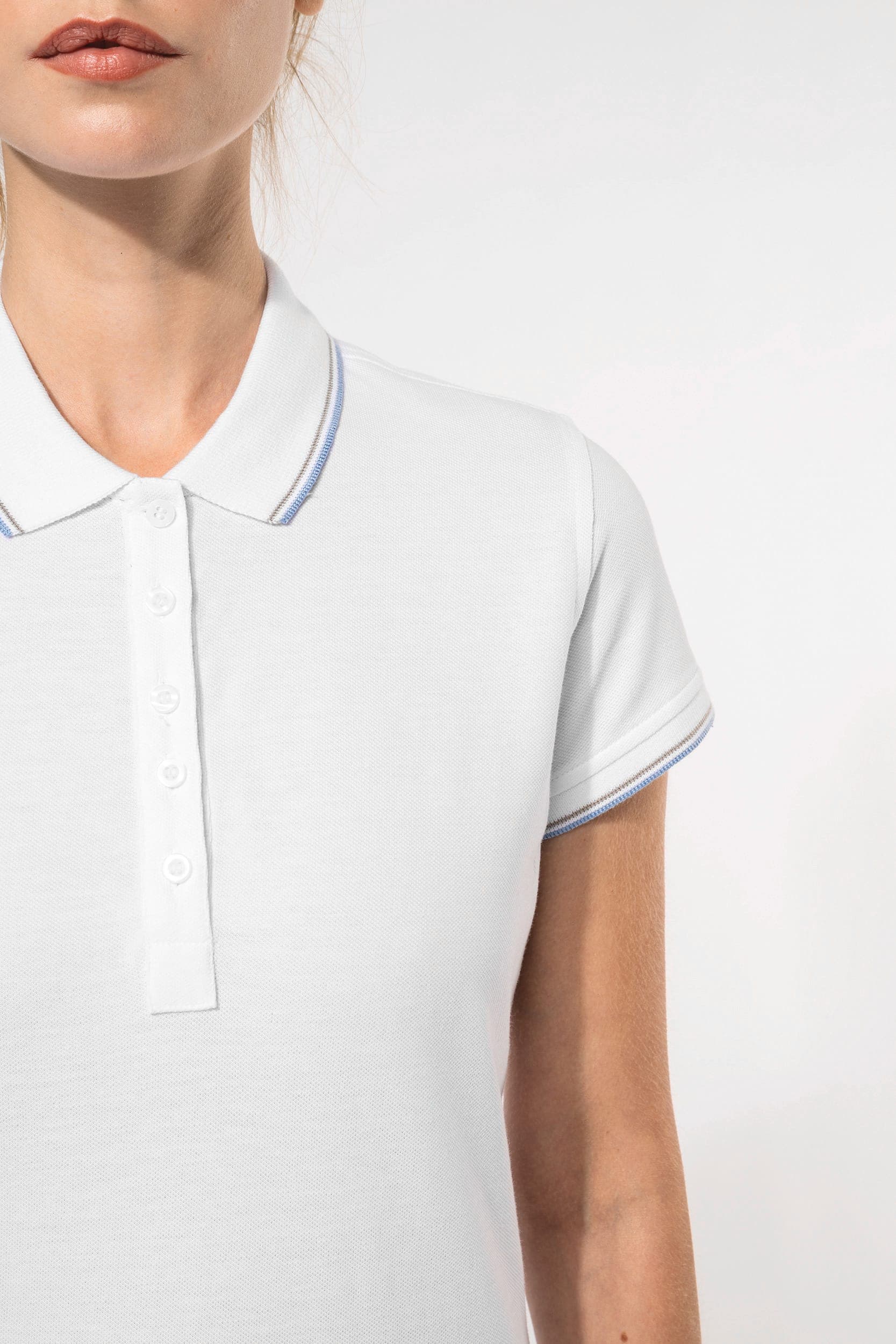 Polo manches courtes femme en situation