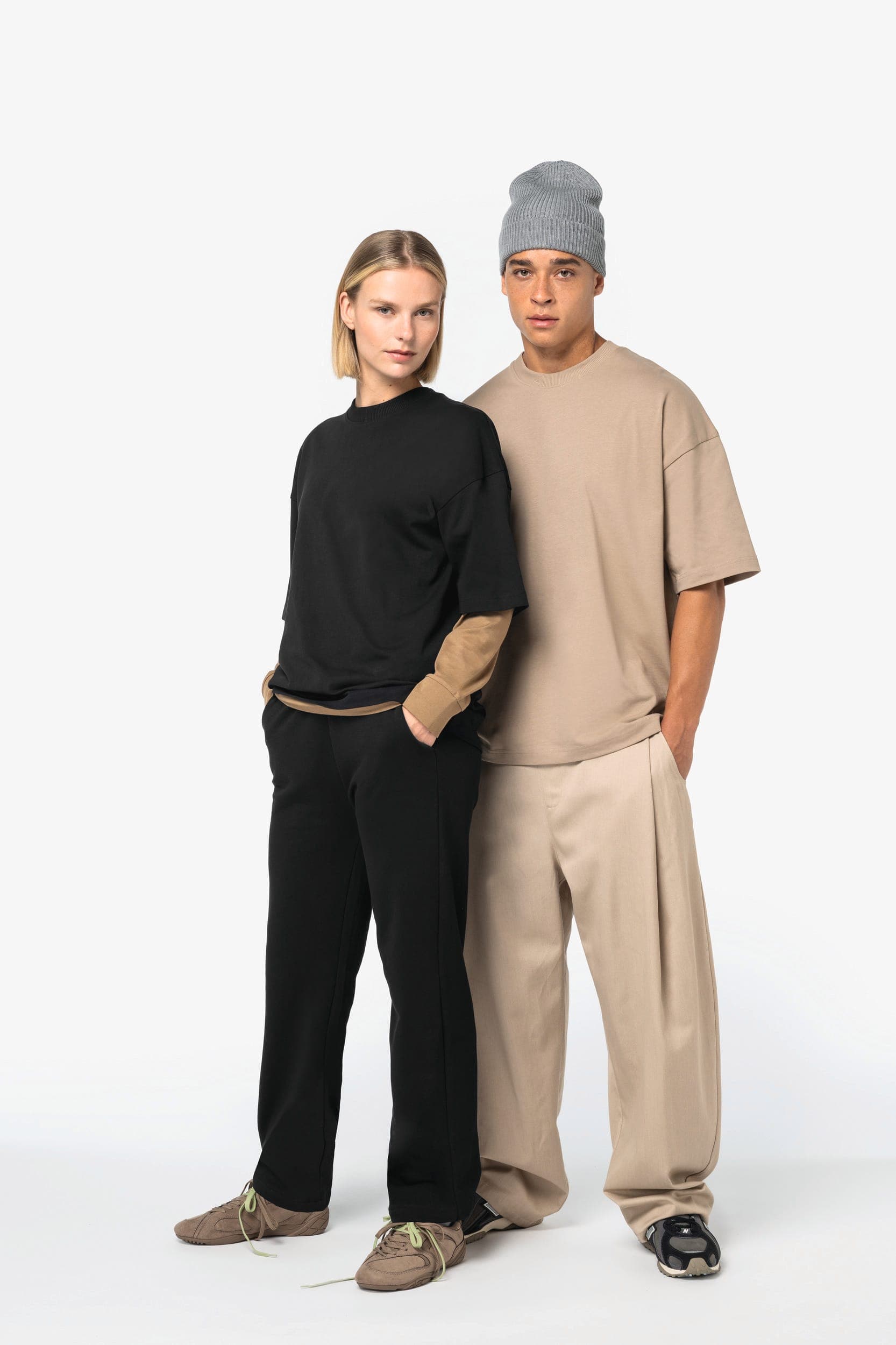 T-shirt écoresponsable oversize unisexe en situation
