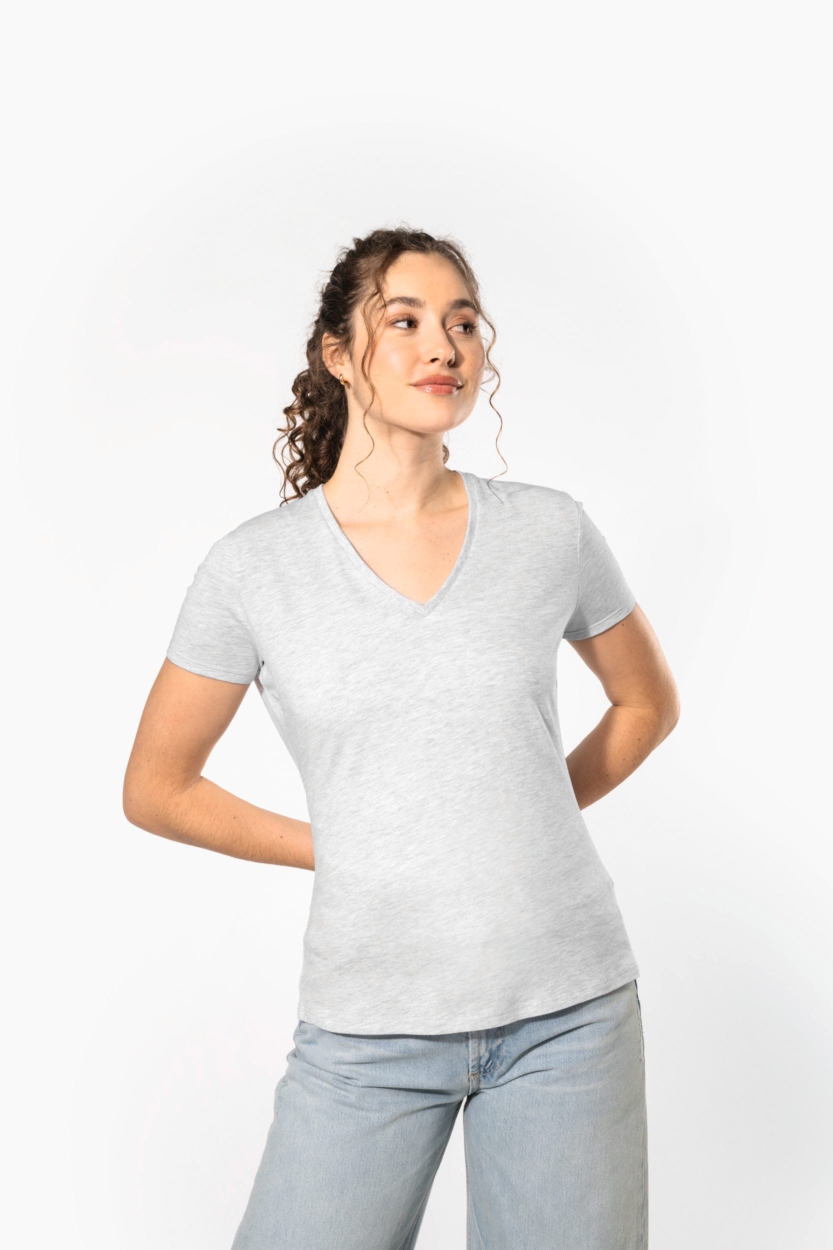 T-shirt BIO150 col V femme en situation