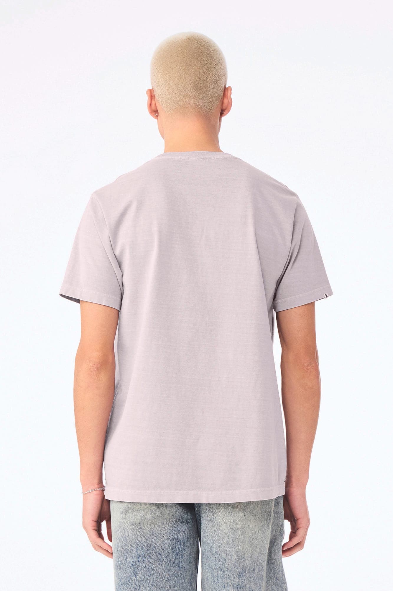T-shirt délavé épais unisexe en situation