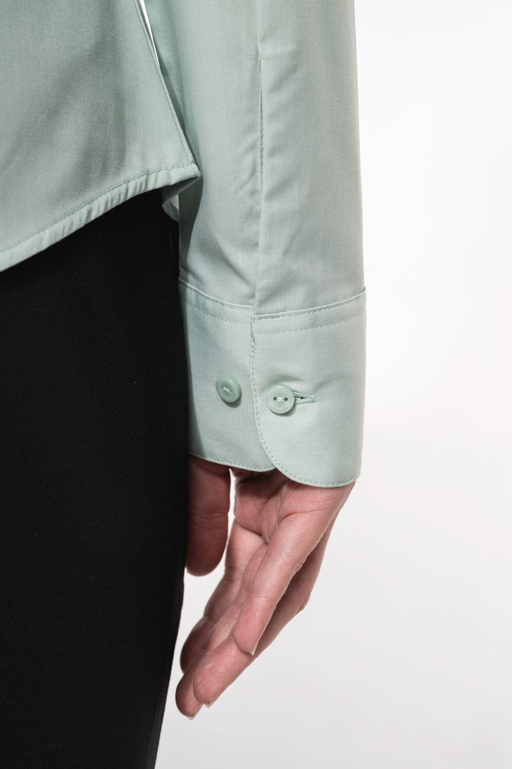 Chemise popeline polycoton entretien facile femme en situation