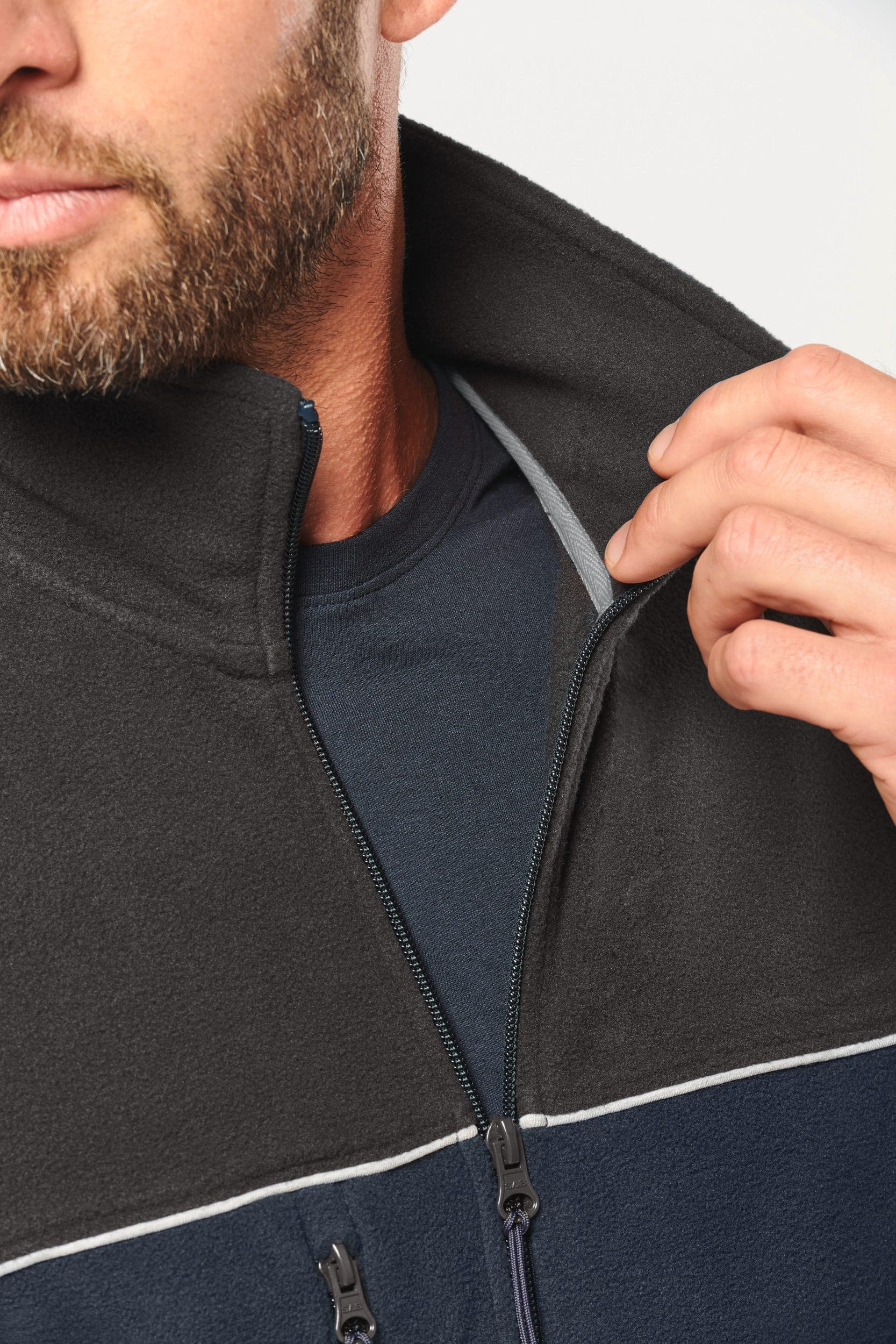 Veste micropolaire bicolore écoresponsable unisexe en situation