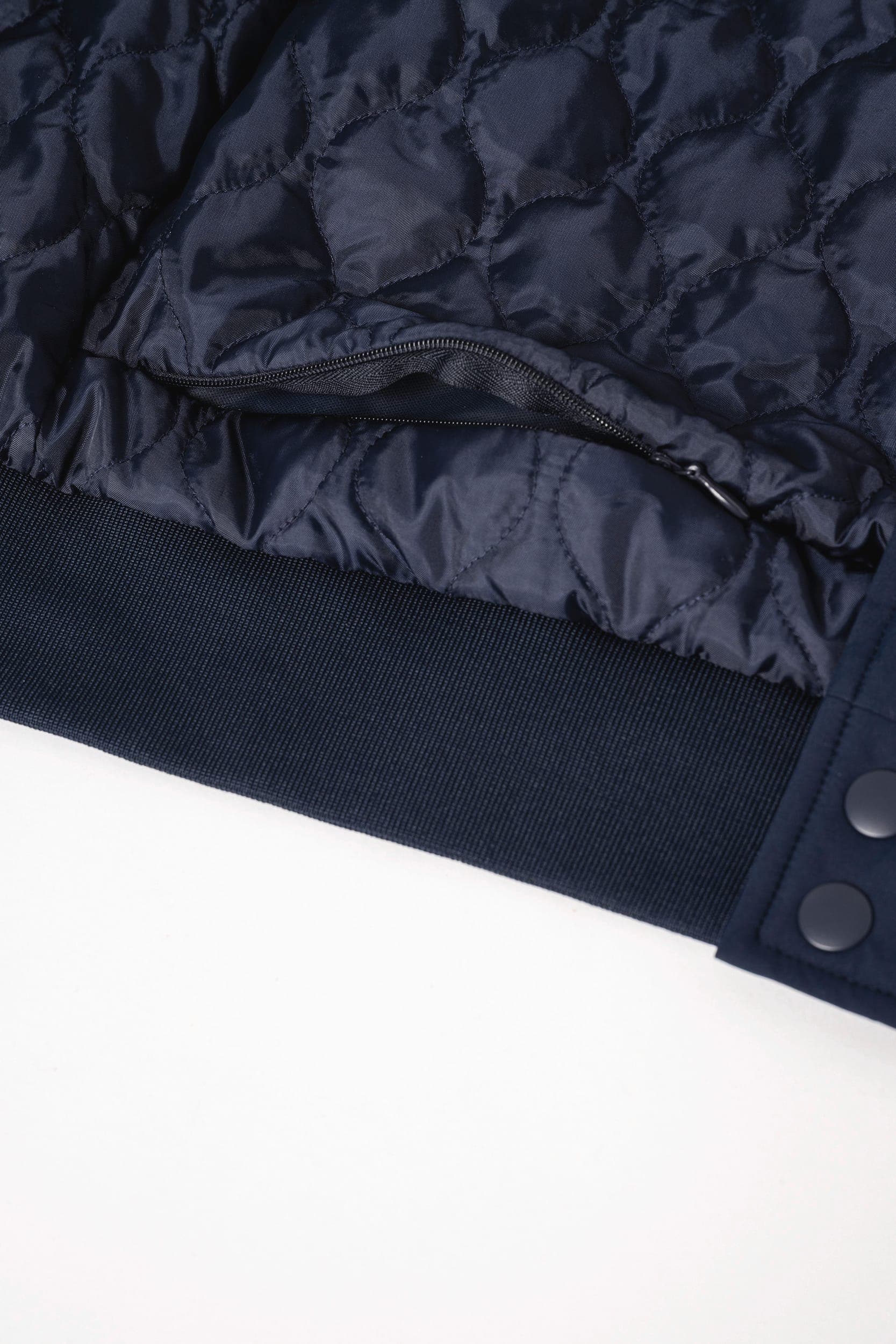 Veste teddy rembourrée écoresponsable unisexe en situation