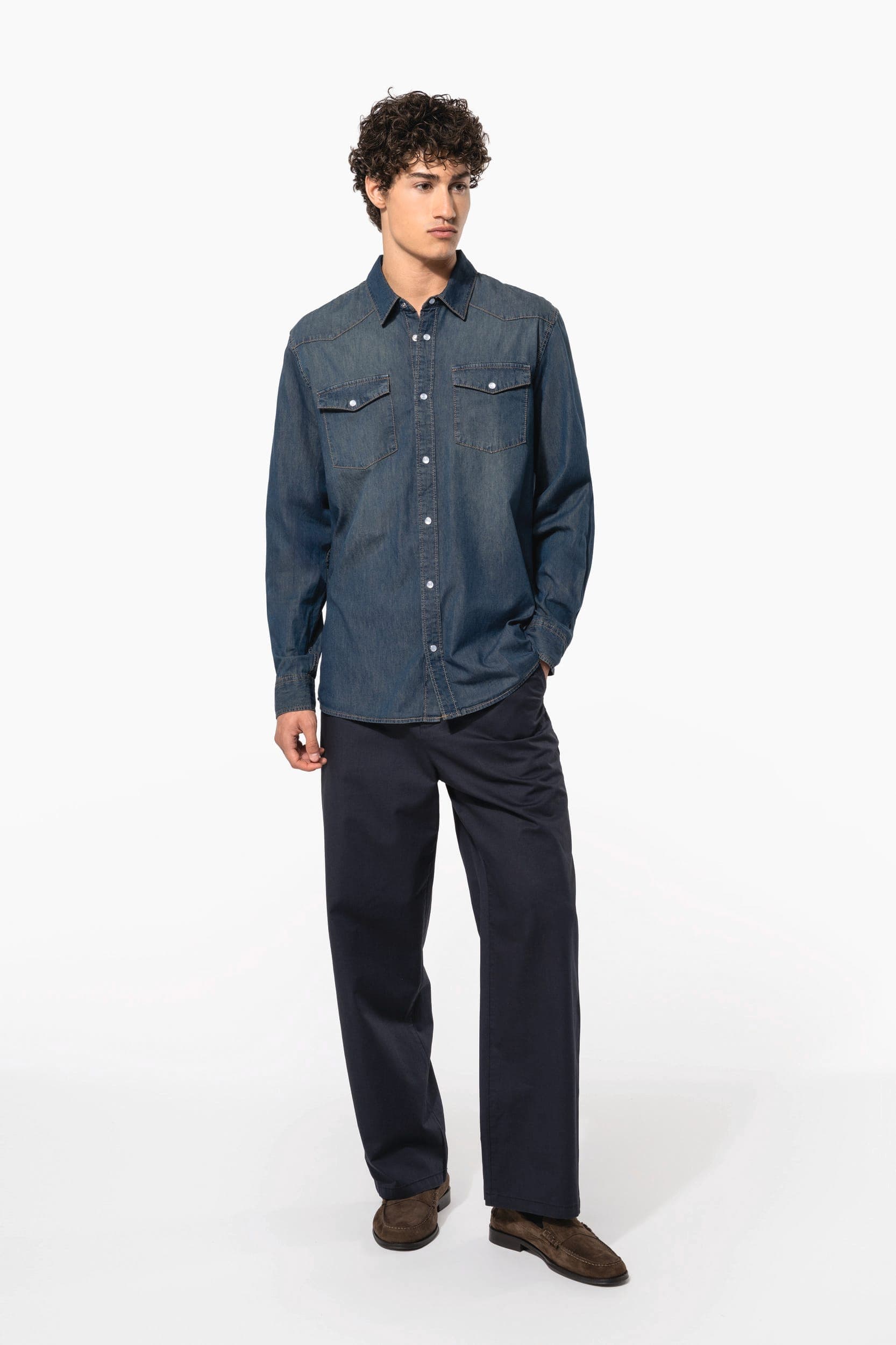 Chemise denim manches longues en situation