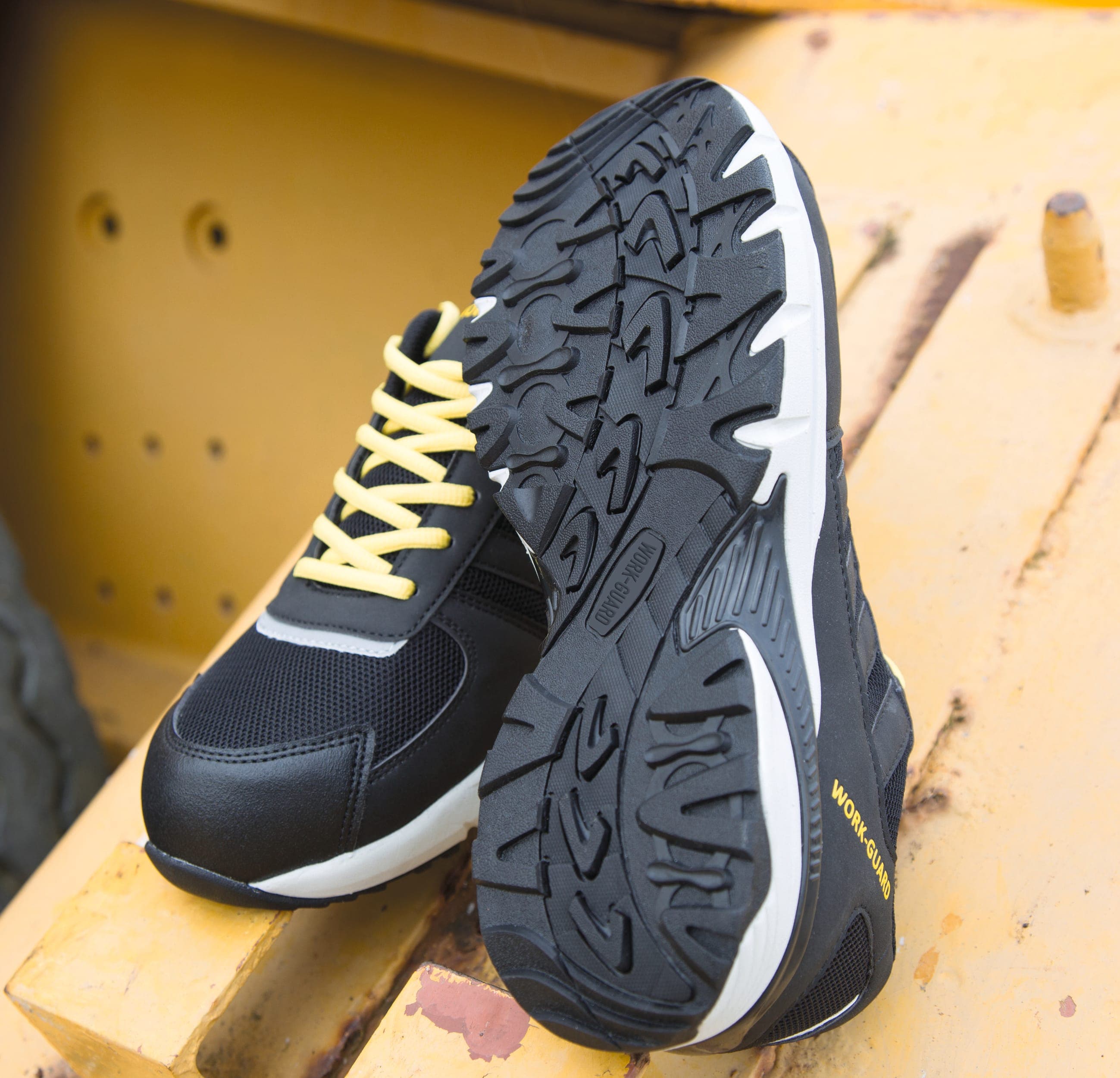 Chaussures de sécurité lightweight safety trainer en situation