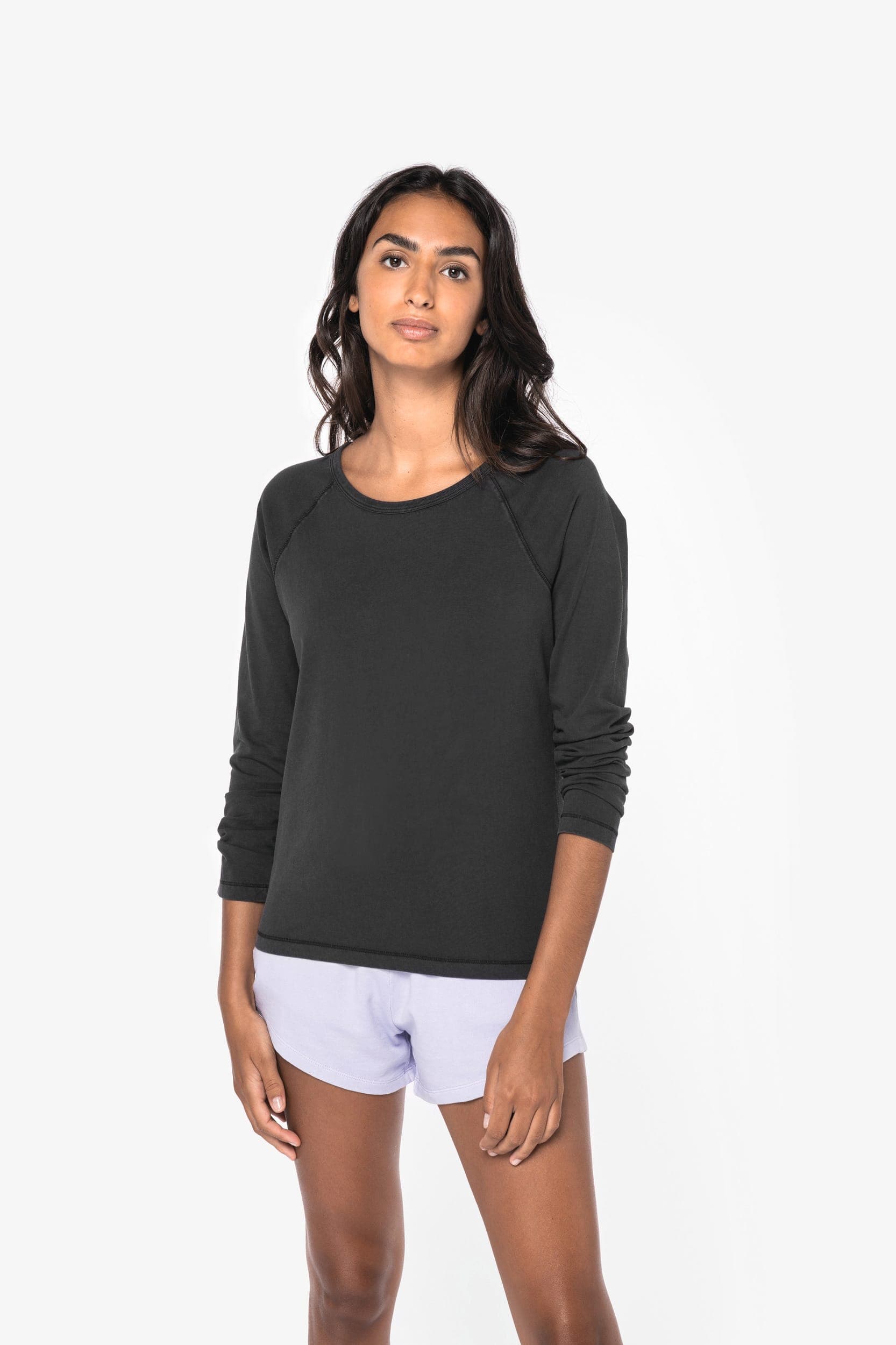T-shirt écoresponsable raglan manches longues femme en situation