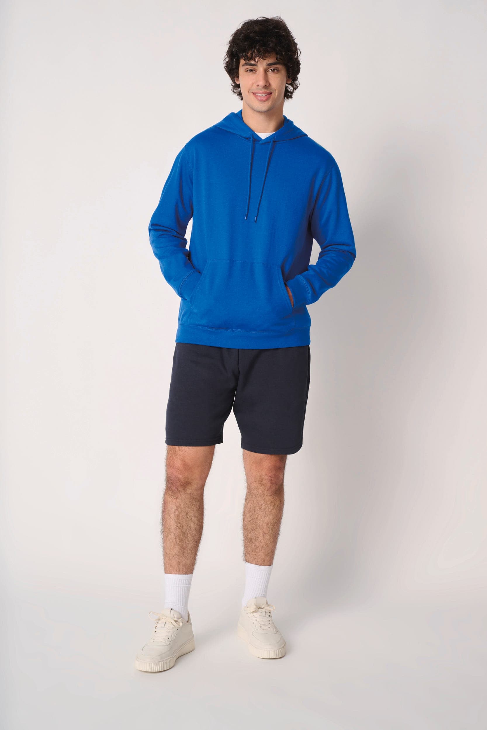 Sweat-shirt à capuche unisexe en situation