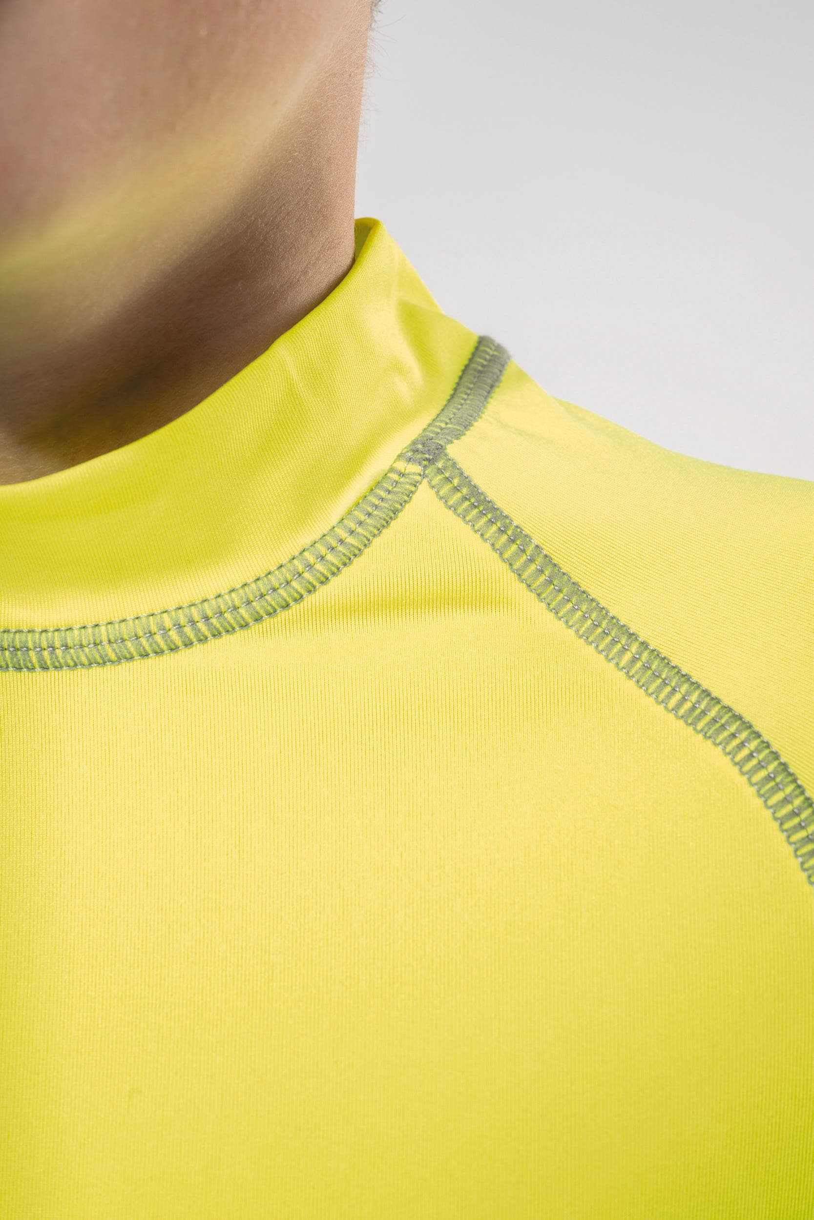 T-shirt technique à manches courtes avec protection anti-UV enfant en situation