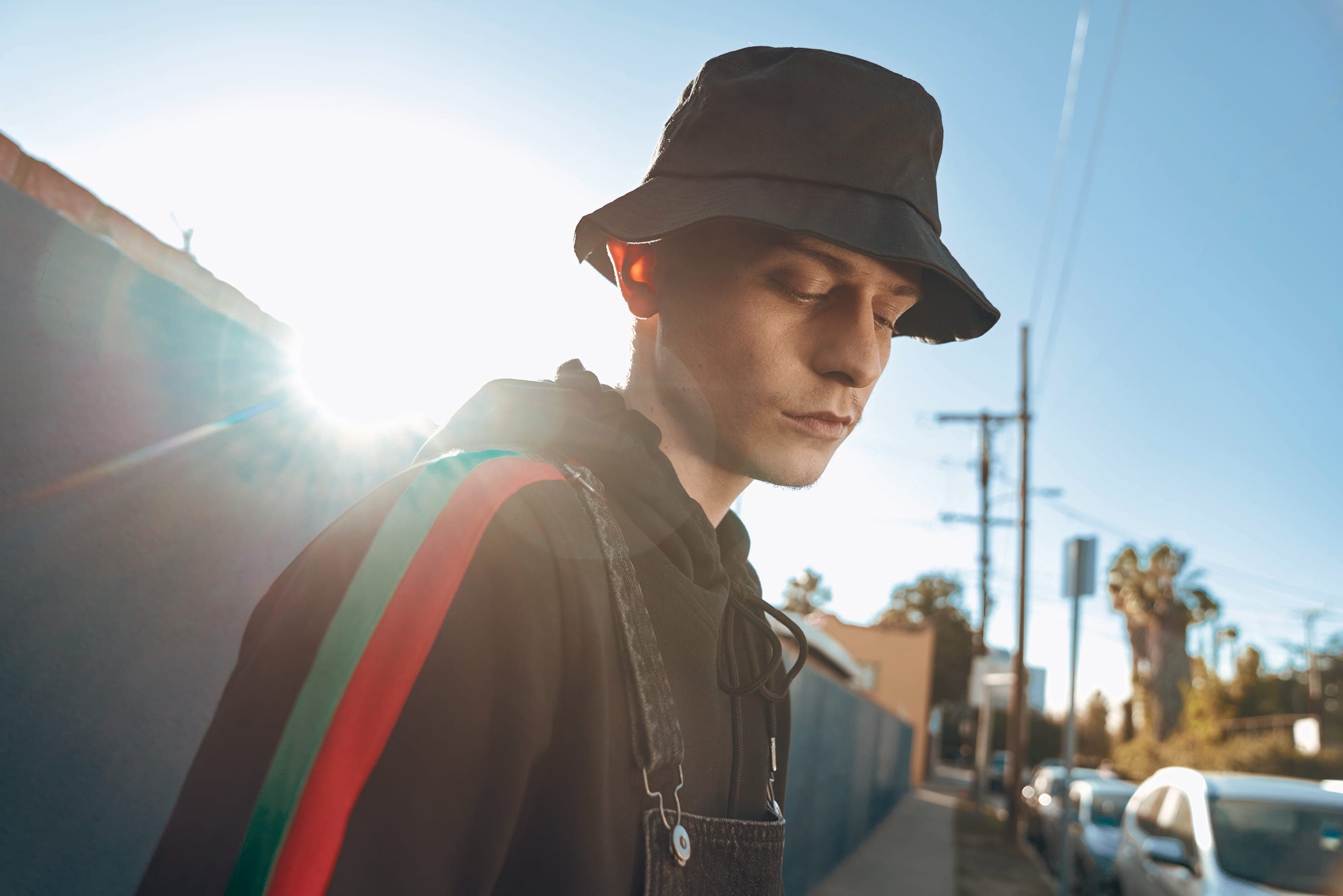 FLEXFIT COTTON TWILL BUCKET HAT en situation