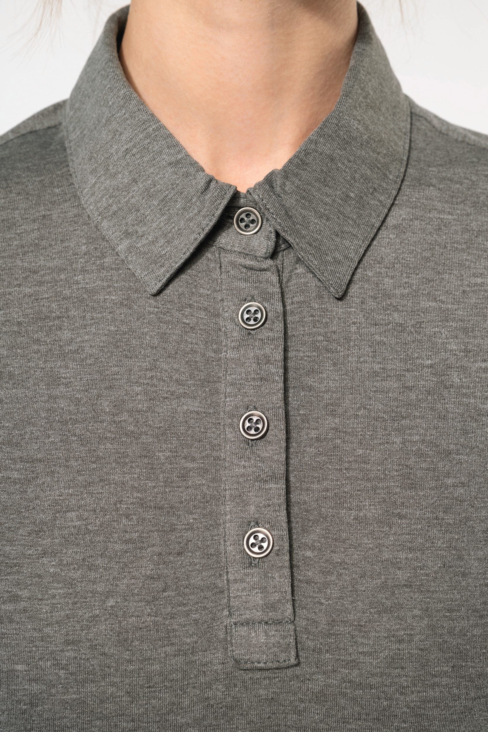 Polo jersey manches courtes femme en situation