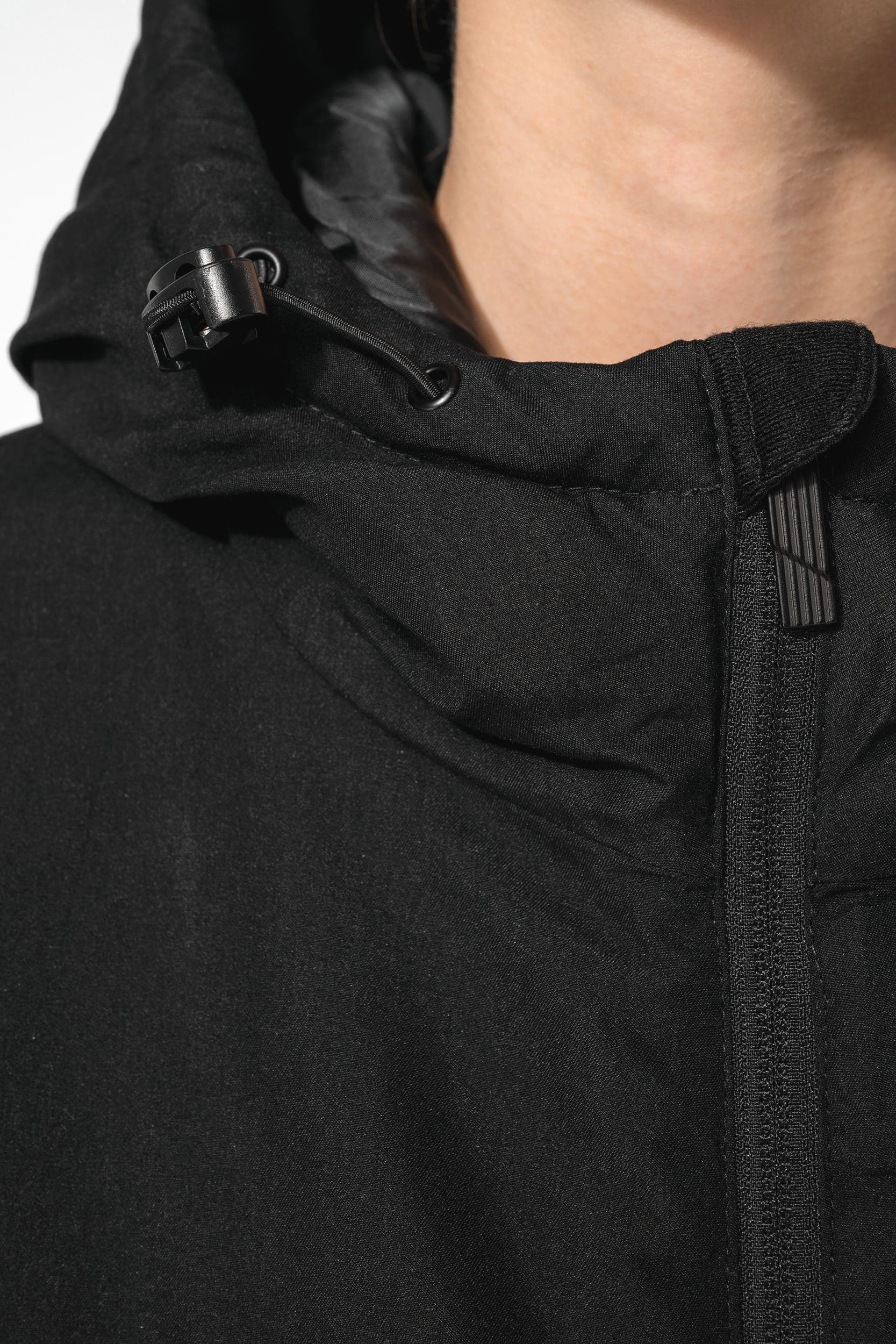 Parka à capuche recyclée unisexe en situation