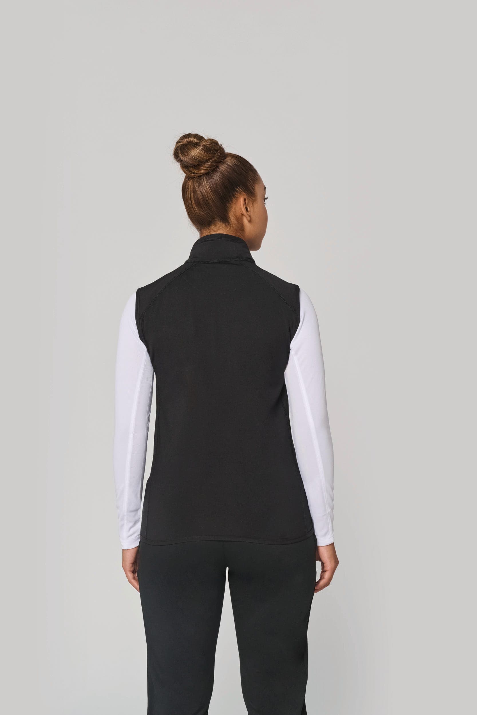 Veste sport bi-matière sans manches unisexe en situation