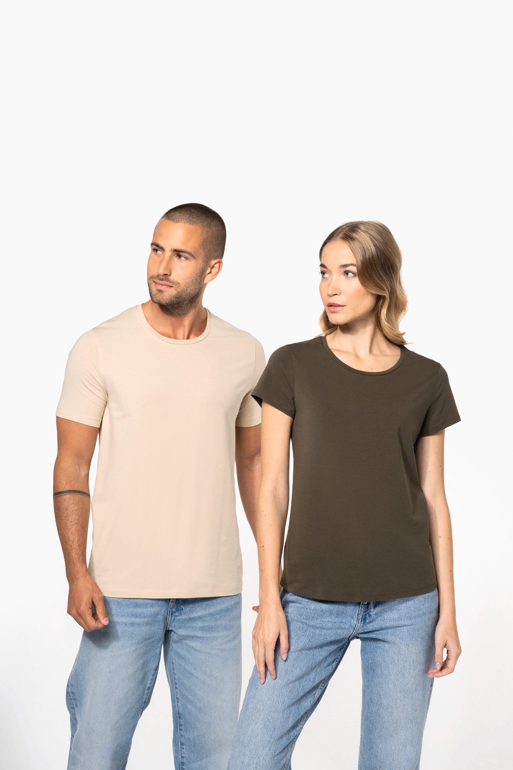 T-shirt col rond manches courtes femme en situation