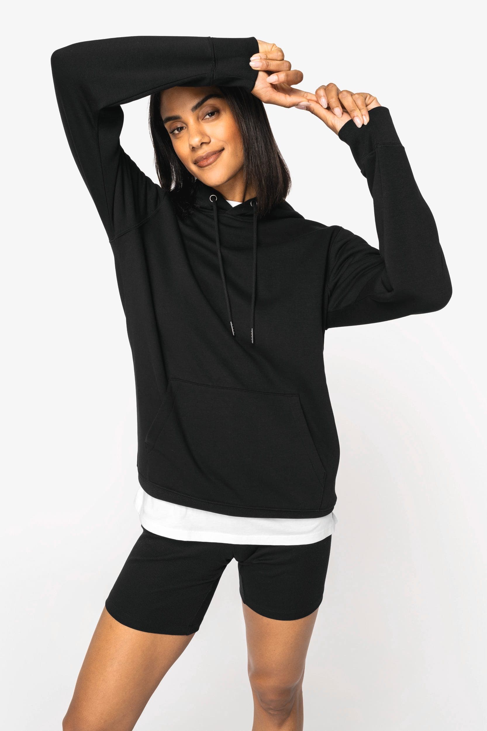 Sweat-shirt écoresponsable à capuche unisexe en situation